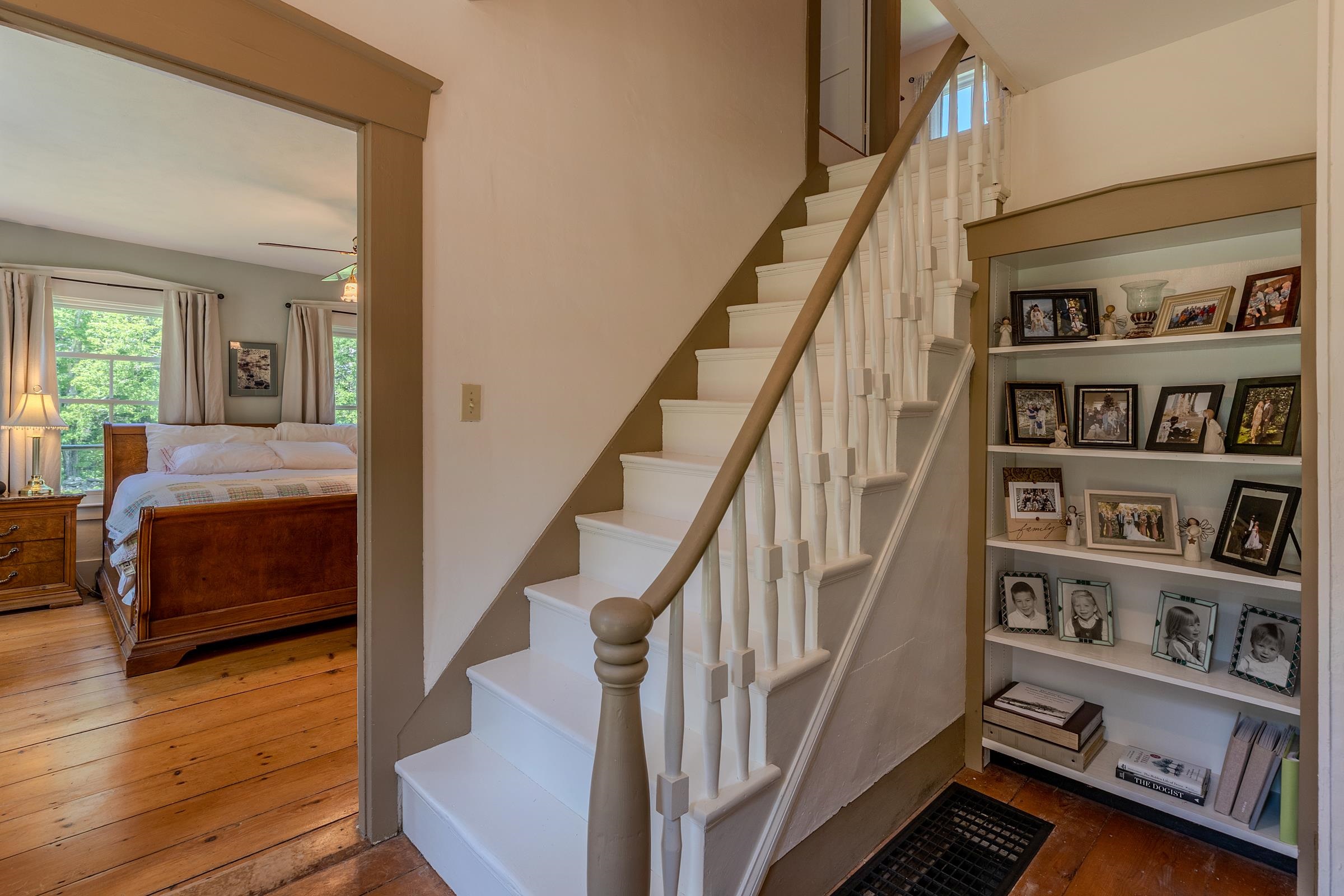 Access to second level 25755104