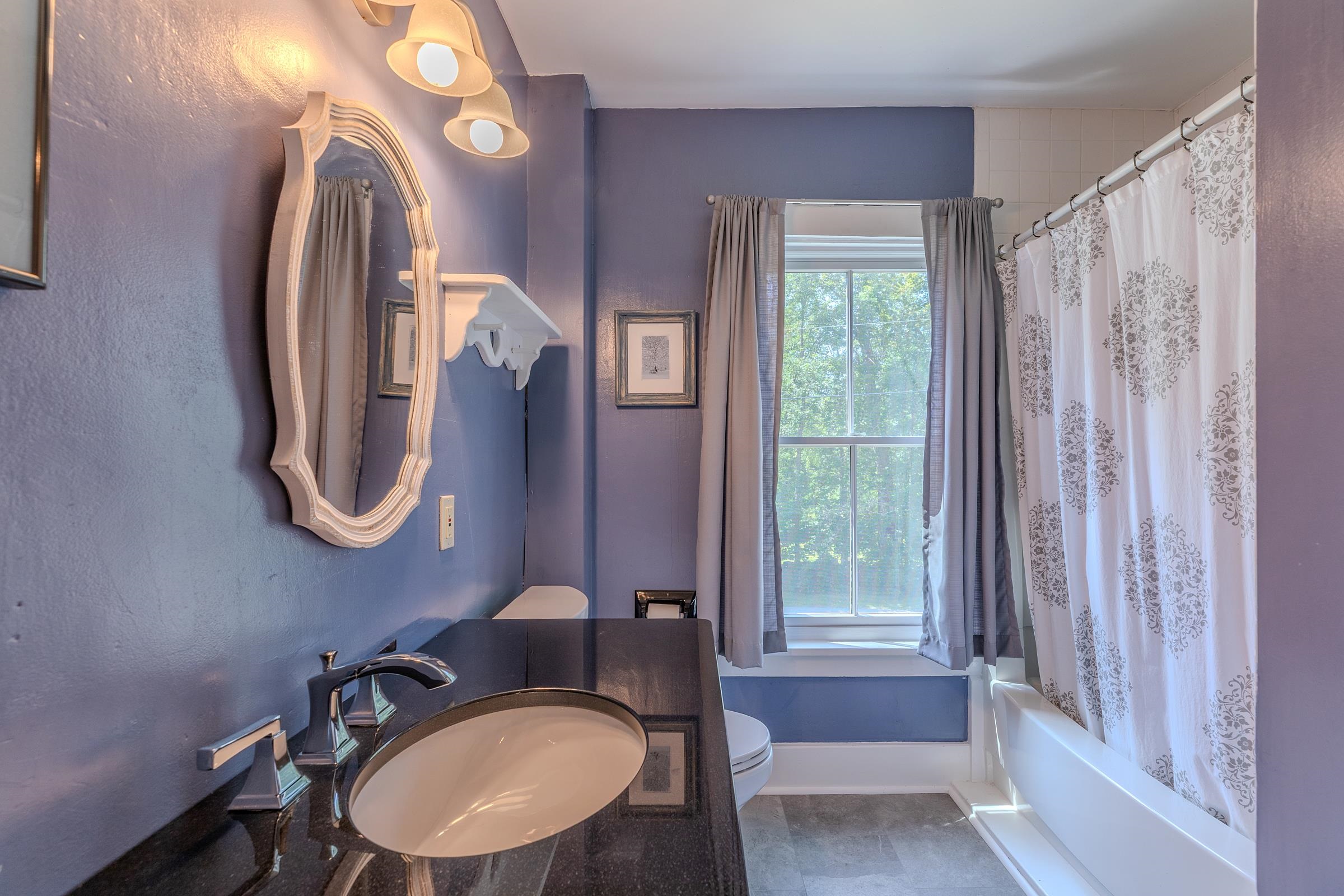 Full bathroom on second level 25755099