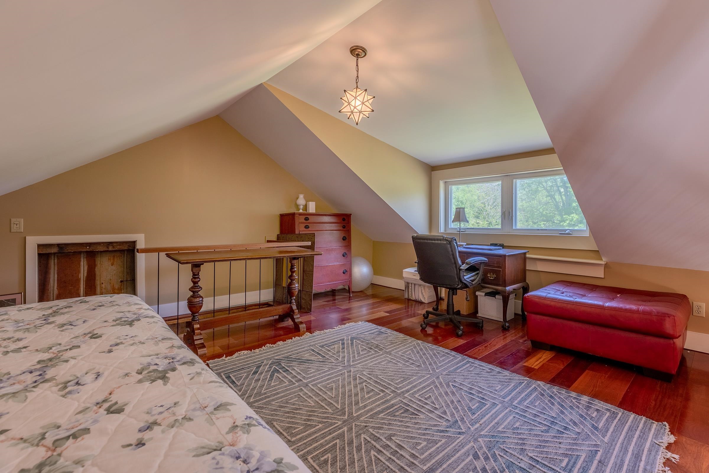 Den/Loft 25755107