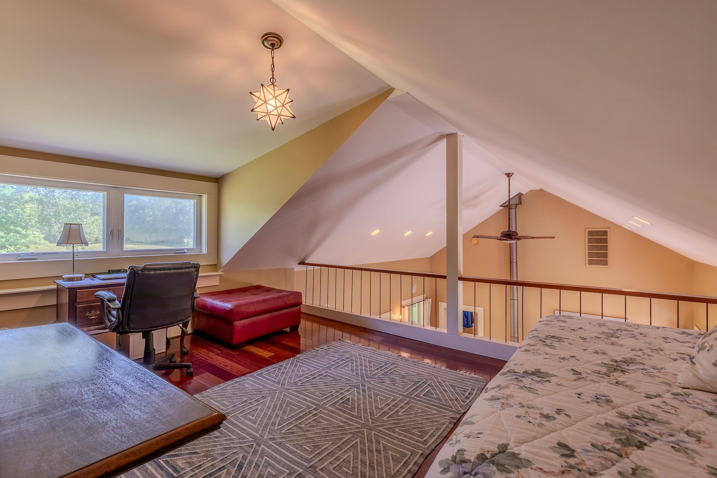 Loft overlooking family room 25755105