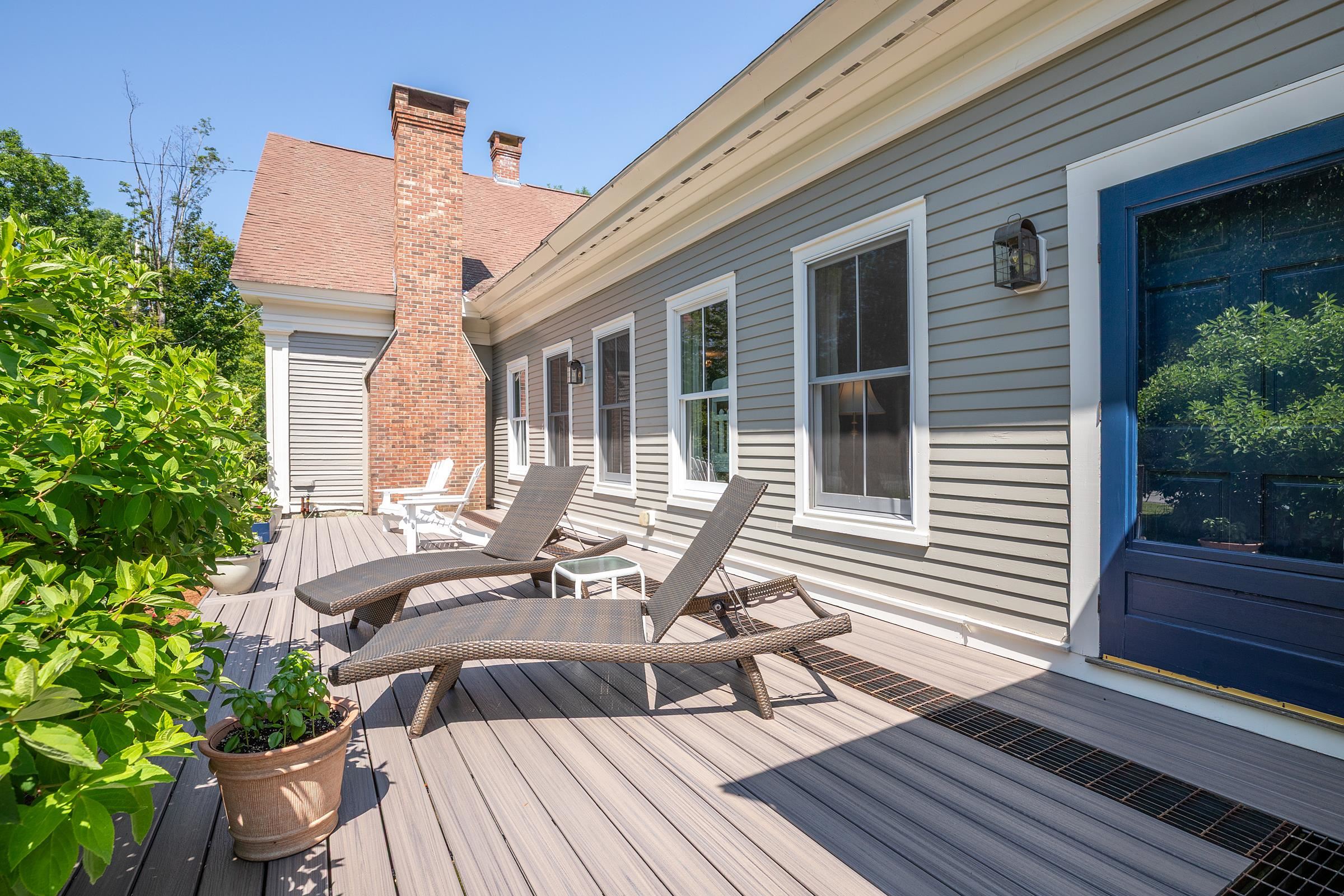 Back deck 25755110
