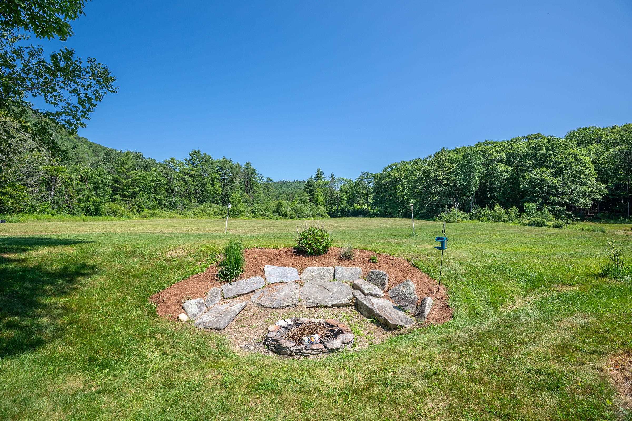 Firepit area 25755118