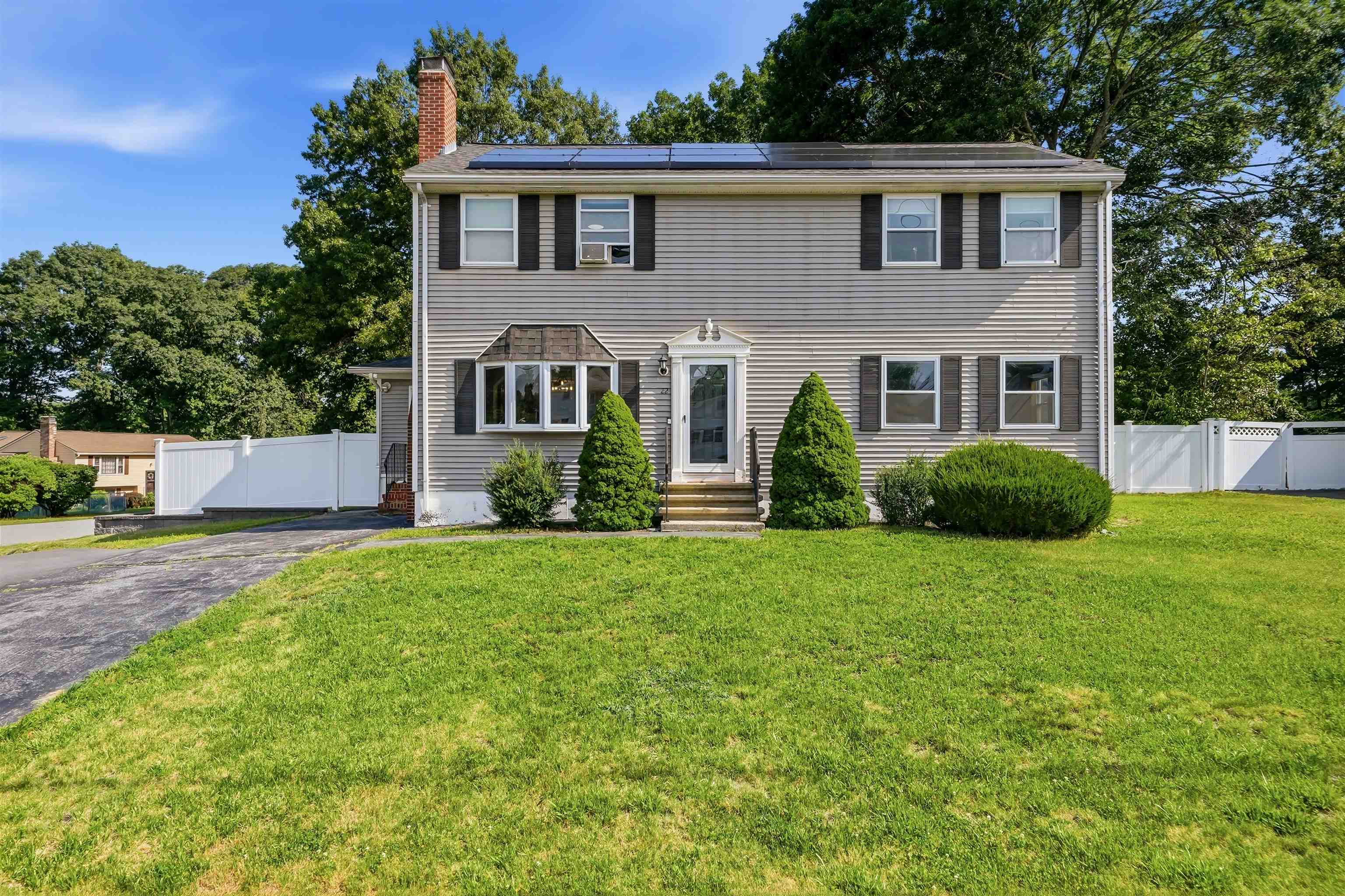 22 Colonial Dr, Salem, NH 03079