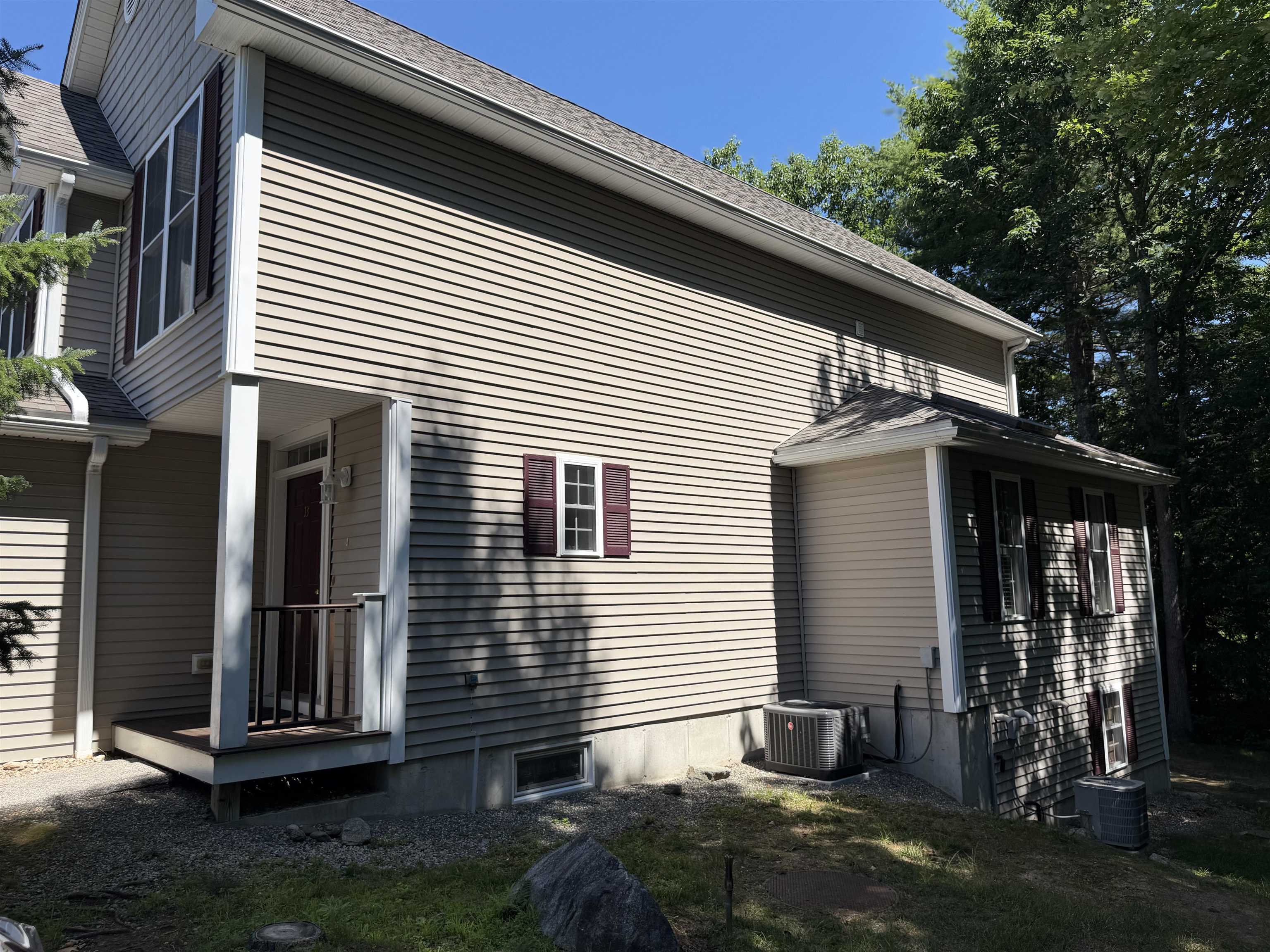 13 Lilac Ln, Newmarket, NH 03857