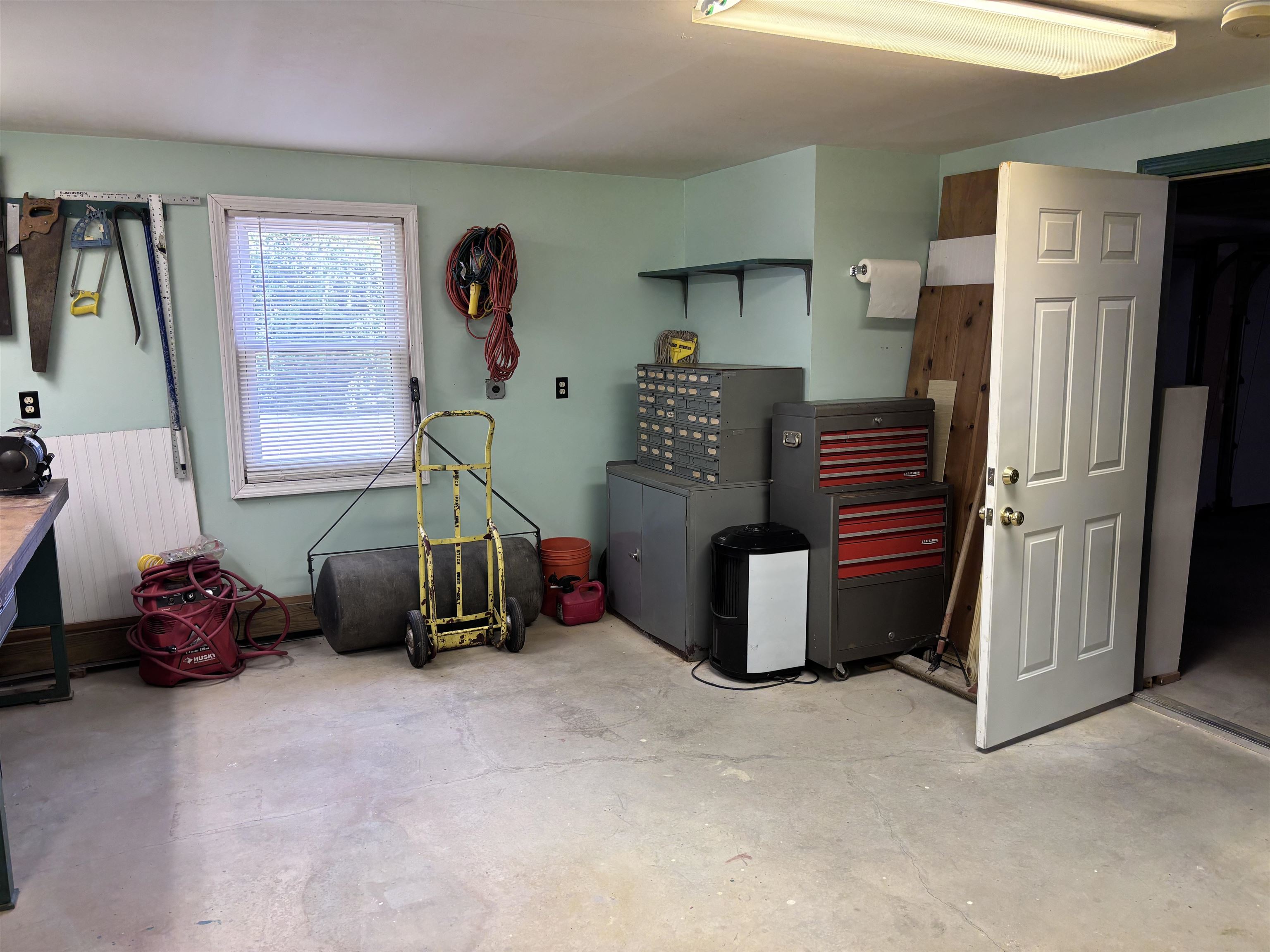28 Hillcrest Dr, Laconia, NH 03246
