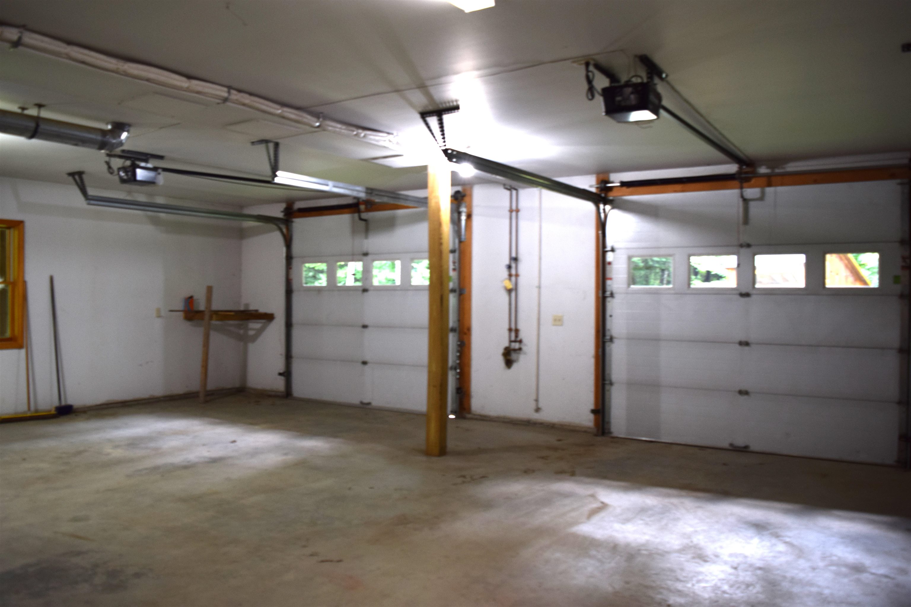 Direct entry under & attached 2 Bay Garage