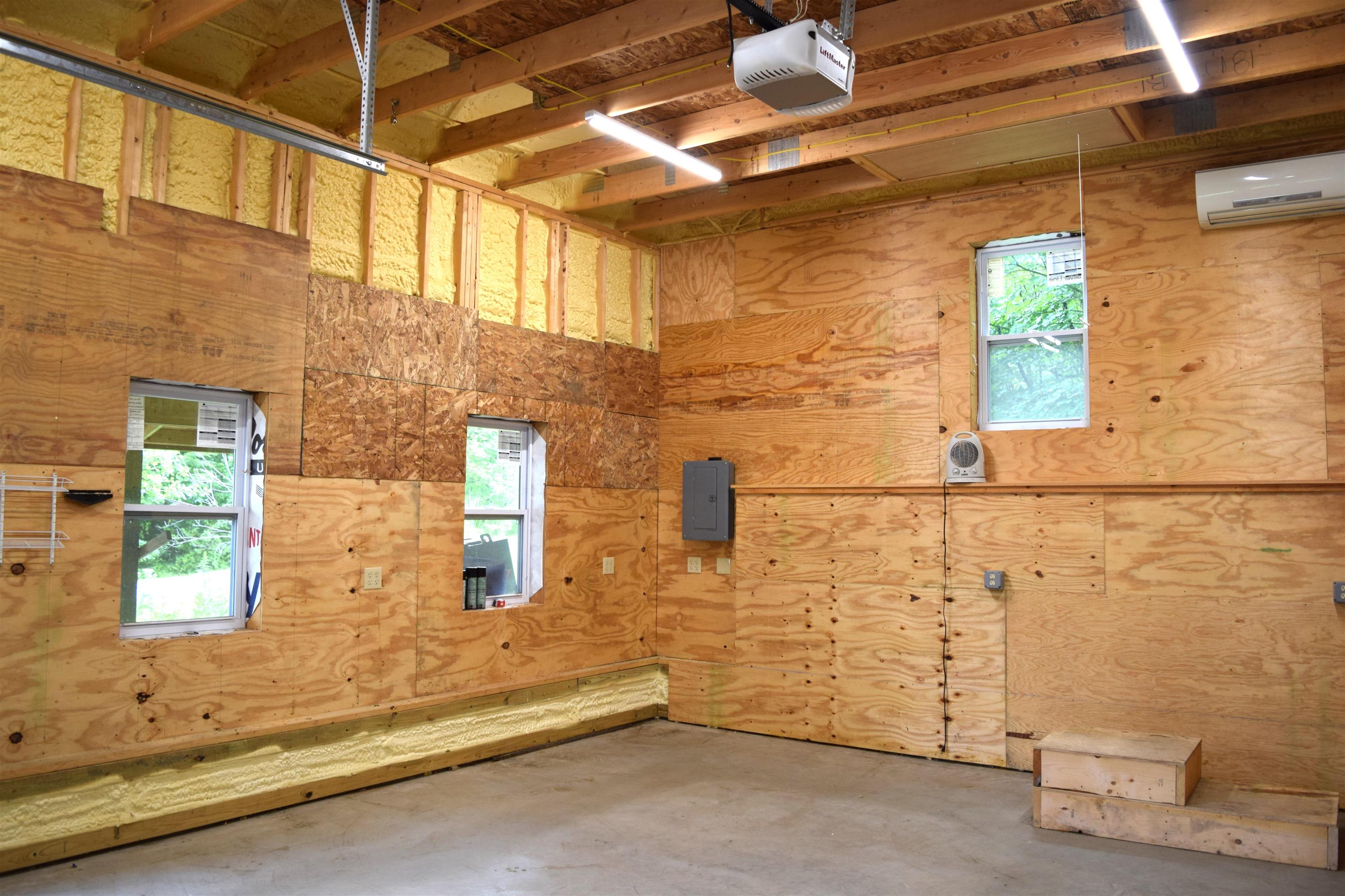 Great work space with many outlets