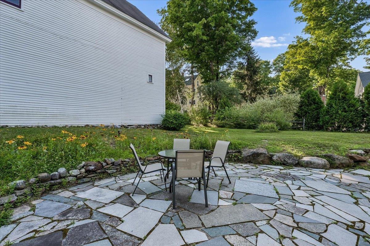 169 Main St, Francestown, NH 03043