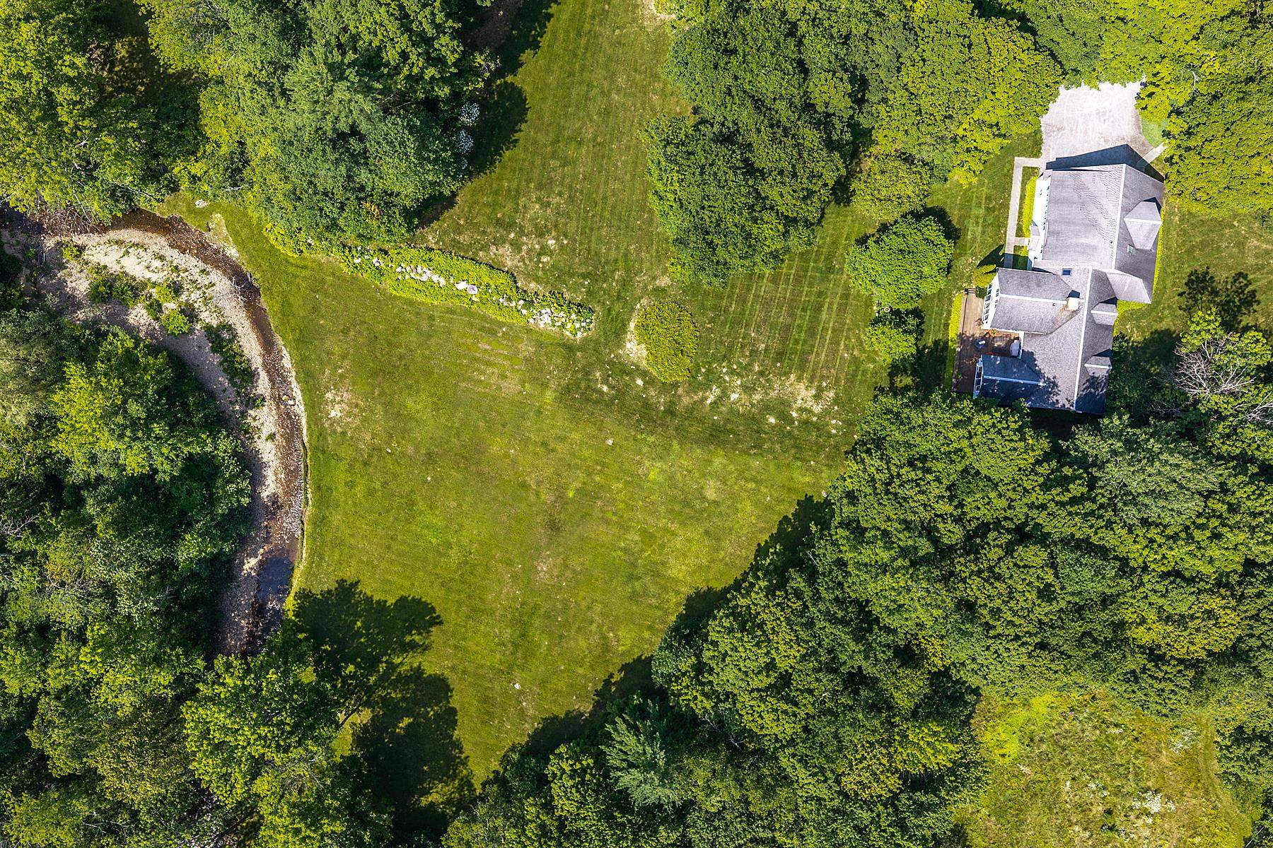 5 bedroom home with view and a brook