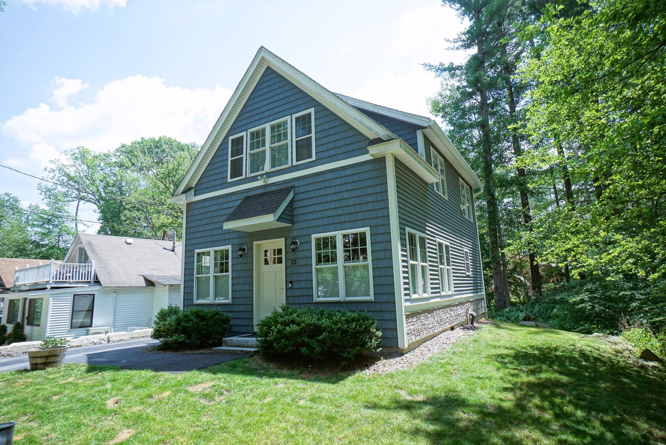 12 Grove St, Windham, NH 03087