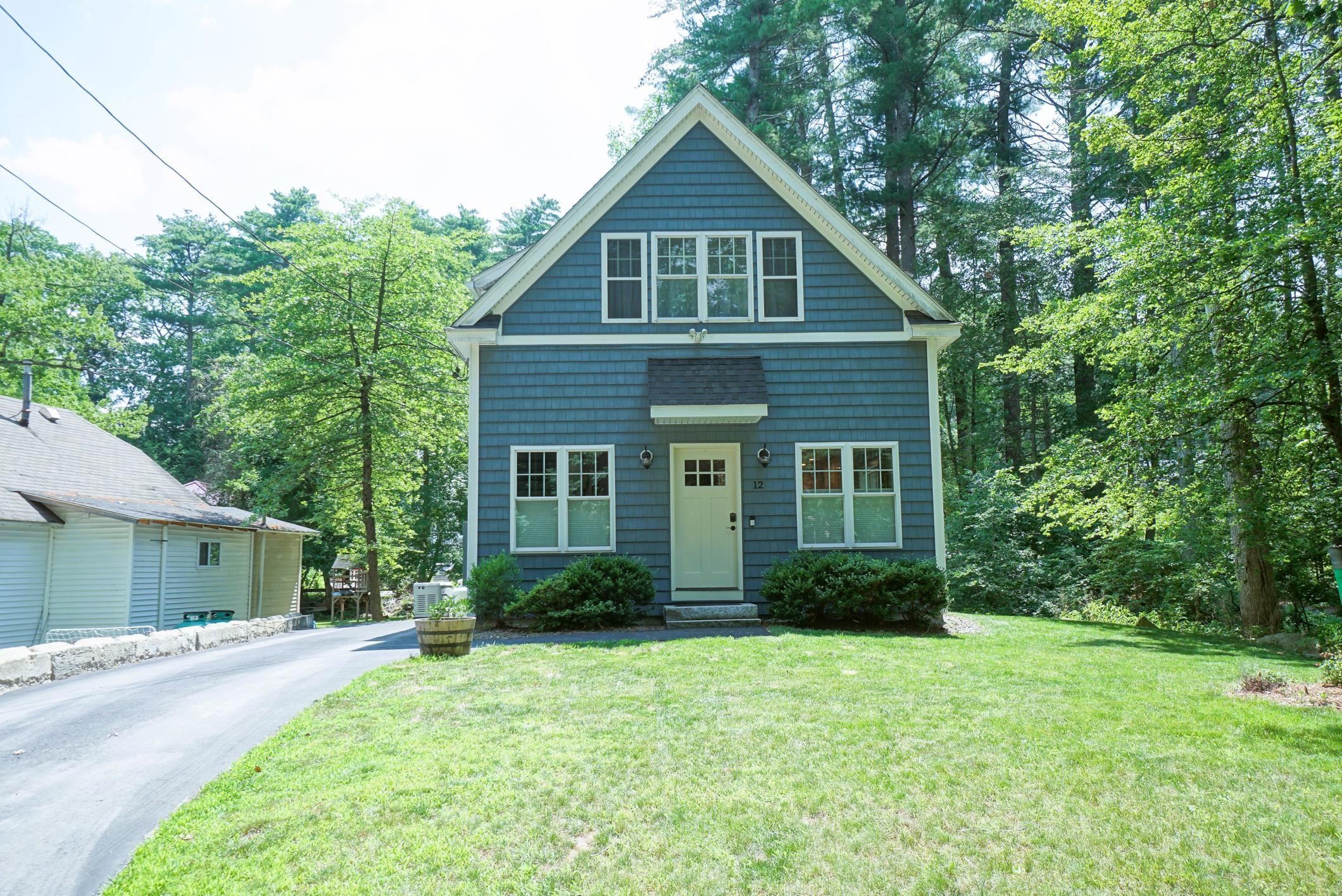 12 Grove St, Windham, NH 03087