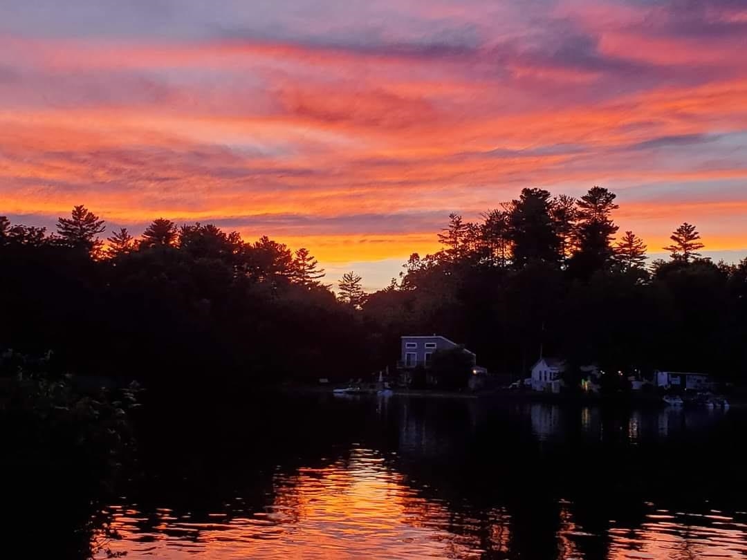 107 Shore Dr, Salem, NH 03079