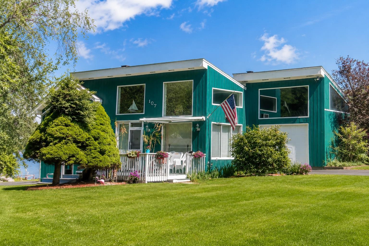 107 Shore Dr, Salem, NH 03079