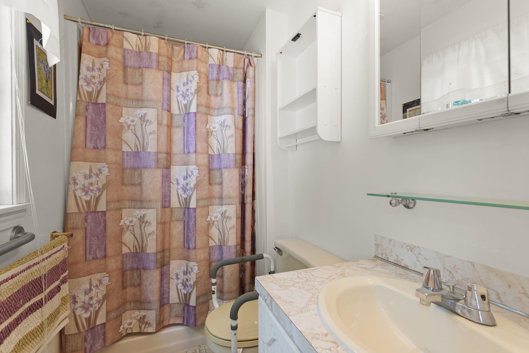 16 Watson Dr, Rochester, NH 03867