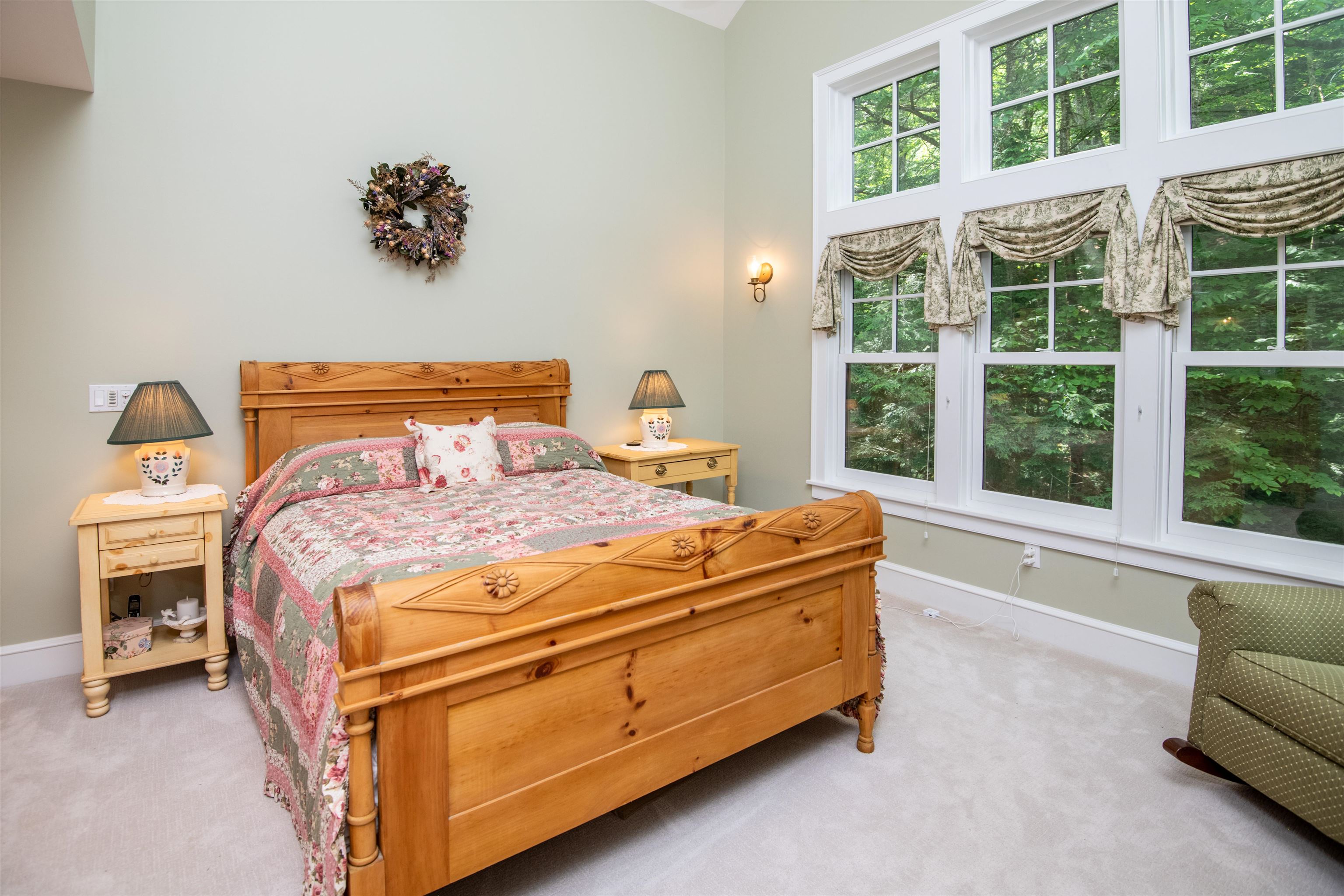 Main Level Primary en Suite Bedroom 25780919