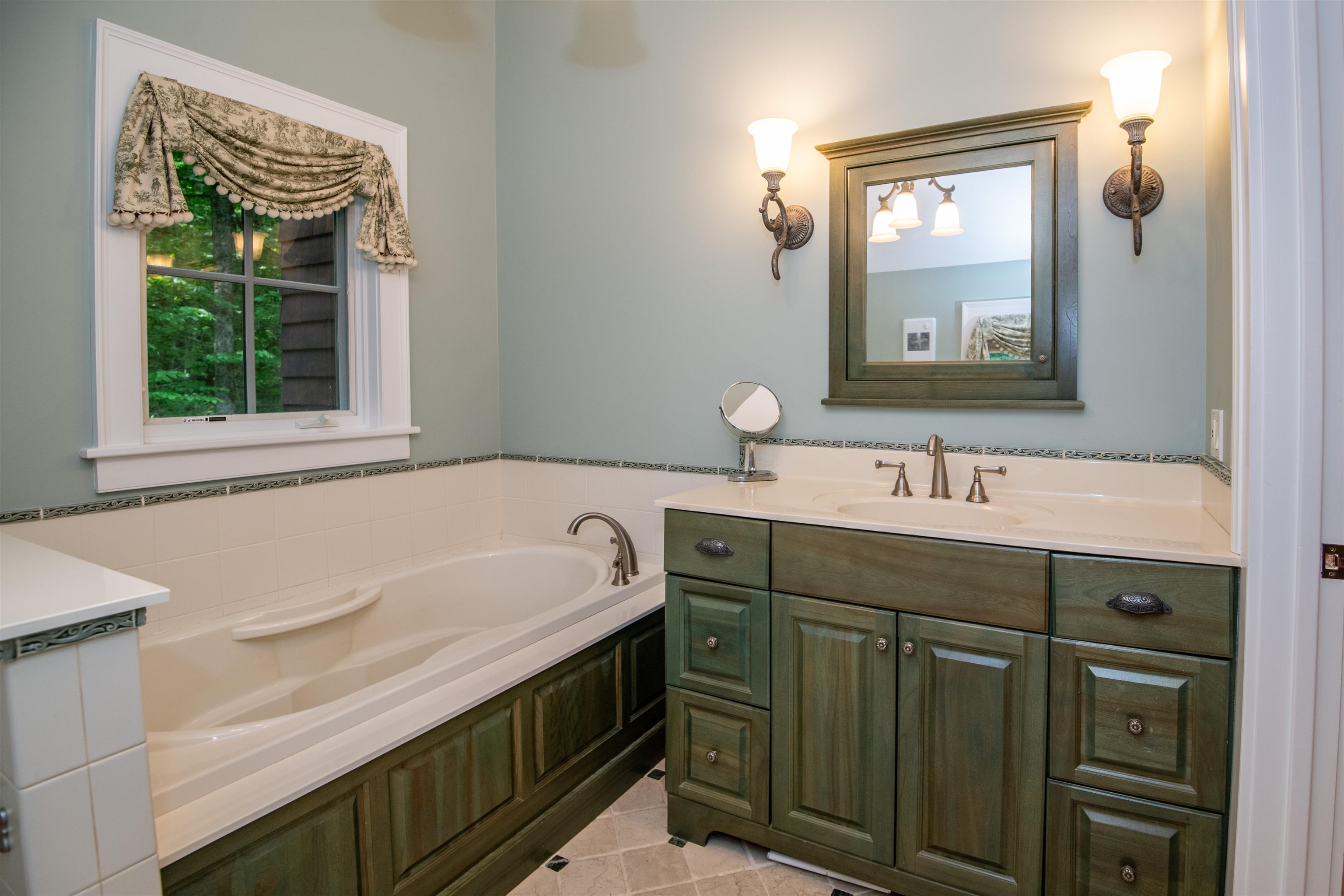 Primary Bath with Tub and Shower 25780935
