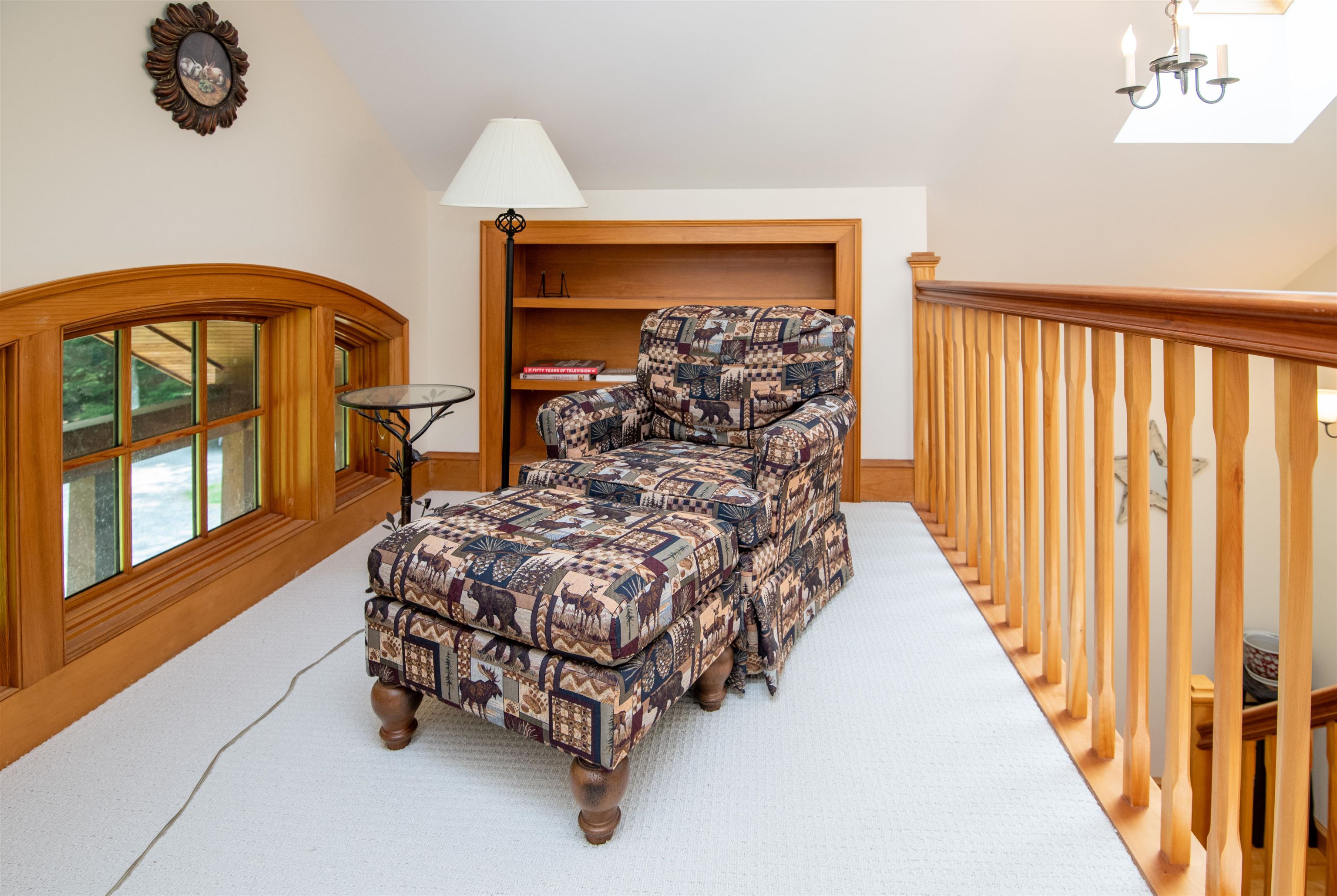 Upper Level Loft Reading Area 25780946