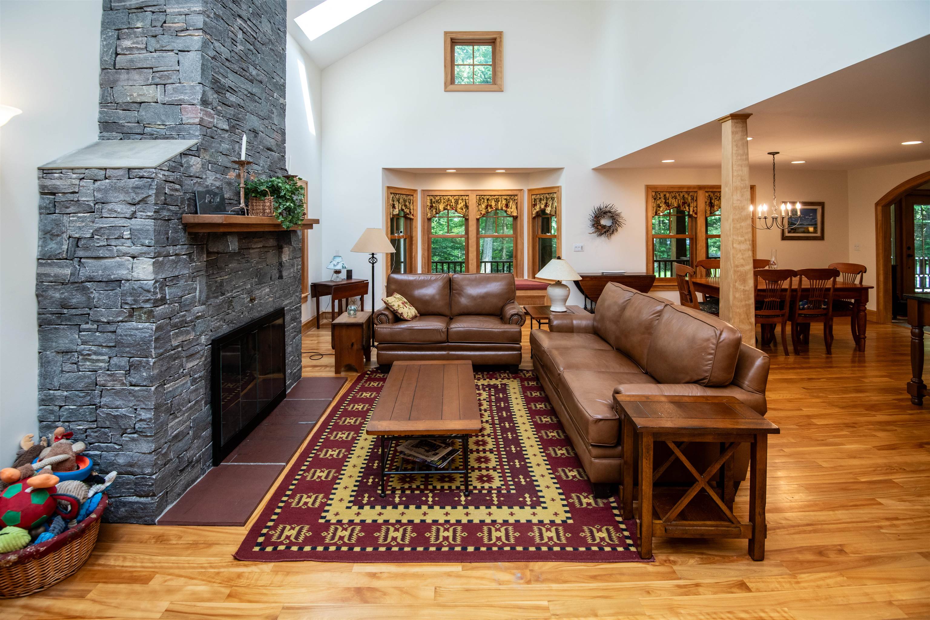 Main Level Open Floor Plan 25780847