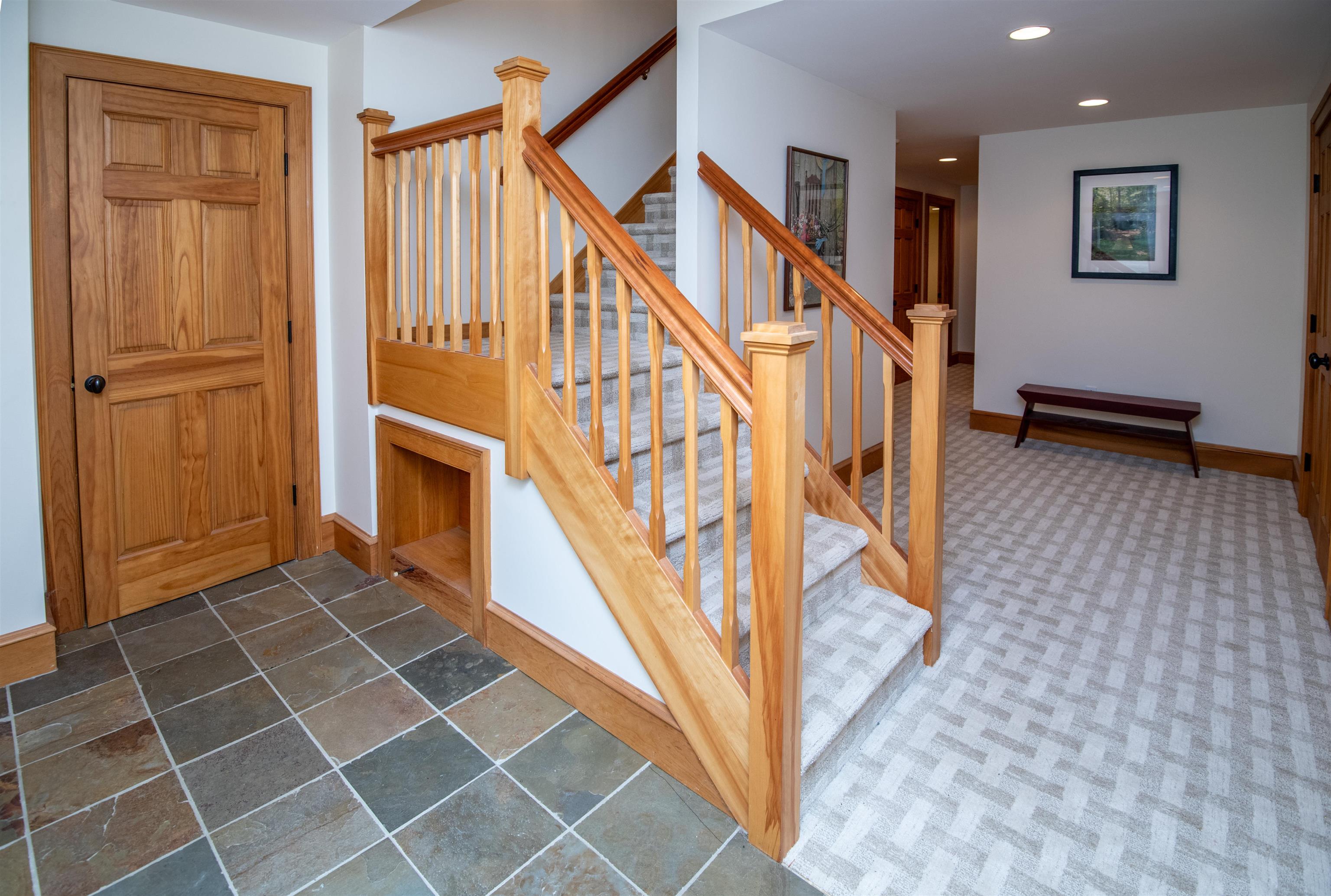Stairway Down to the Lower Level 25780966