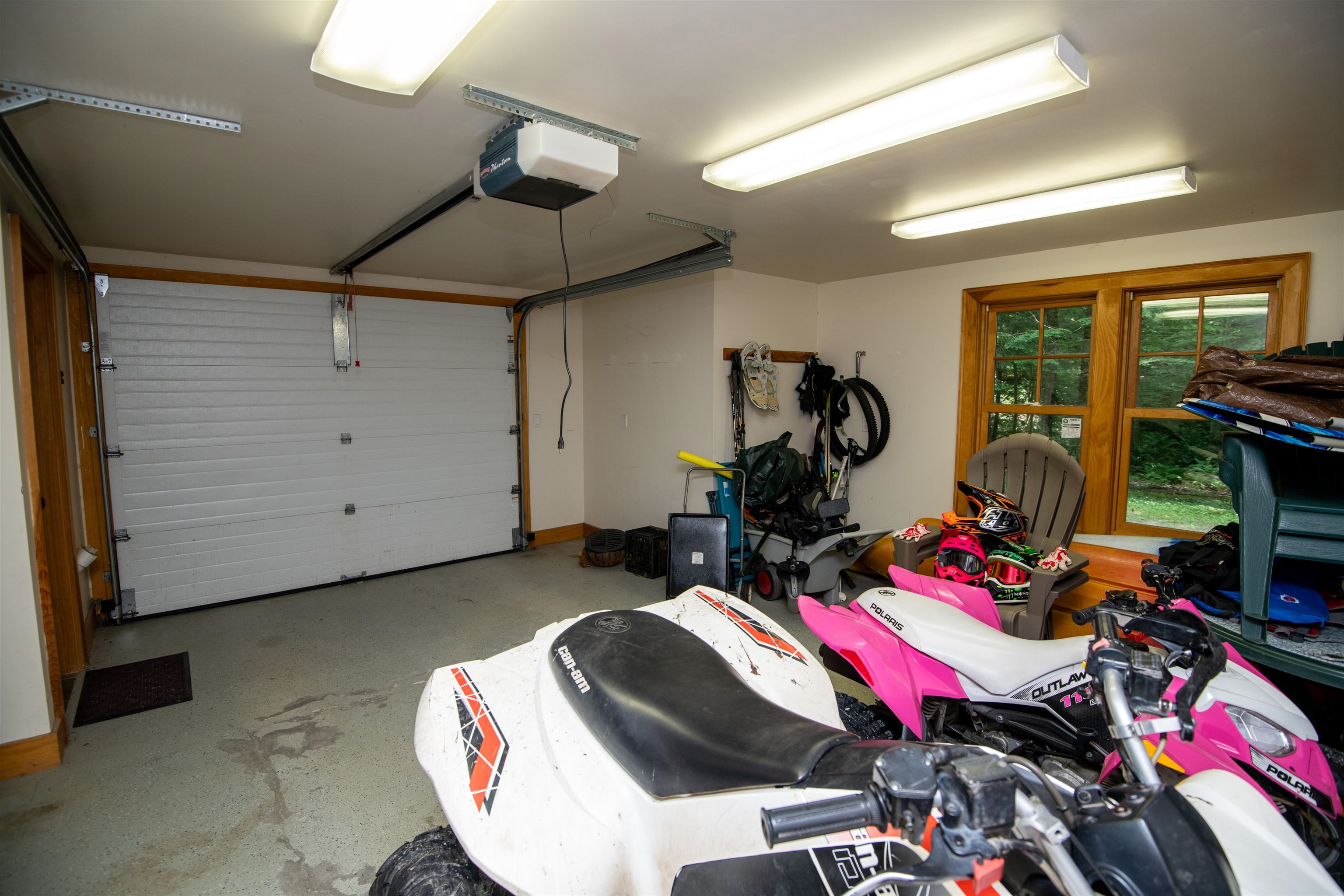1 Car Attached Garage 25781018