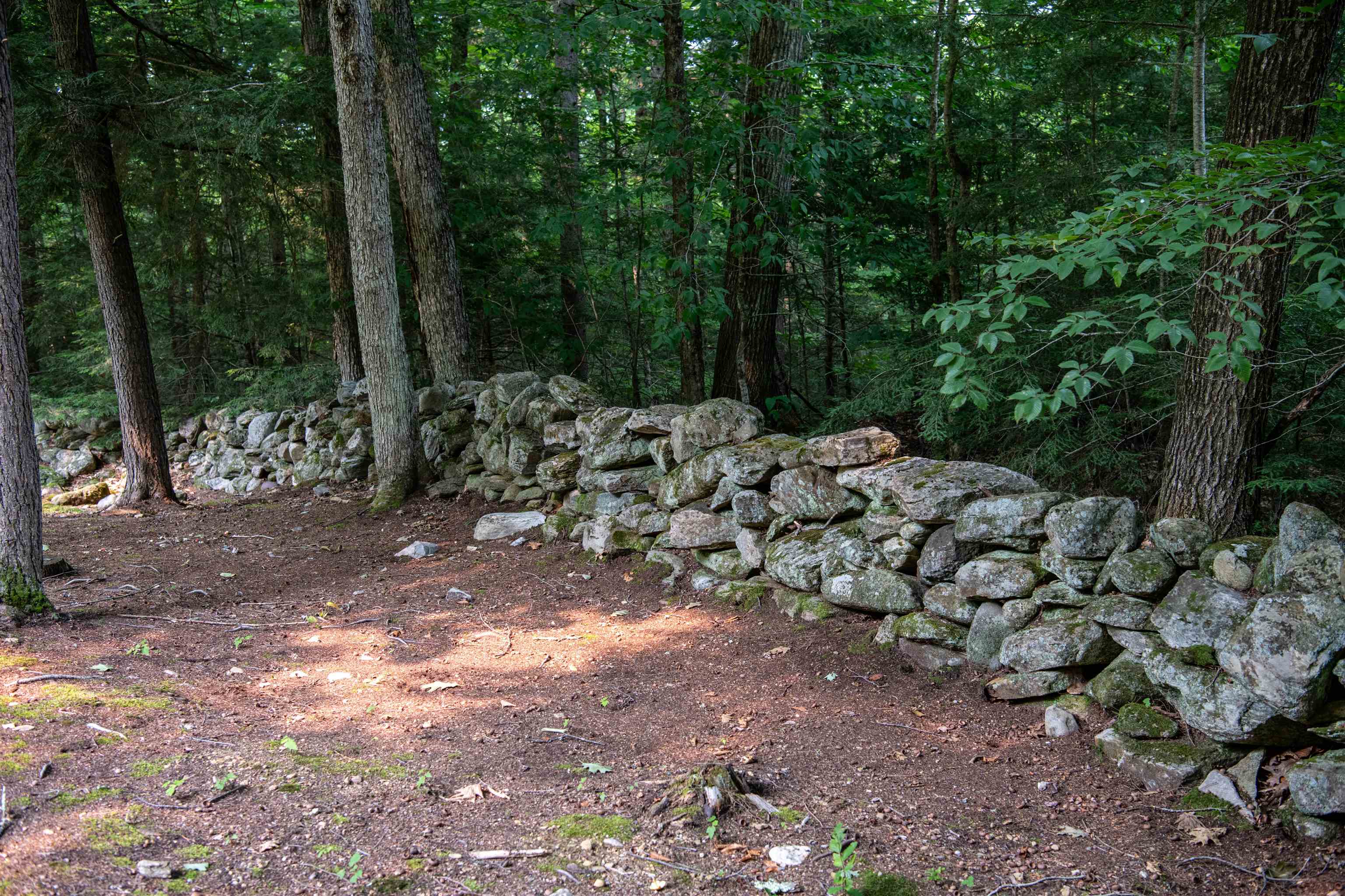 Lovely Stone Walls 25781024
