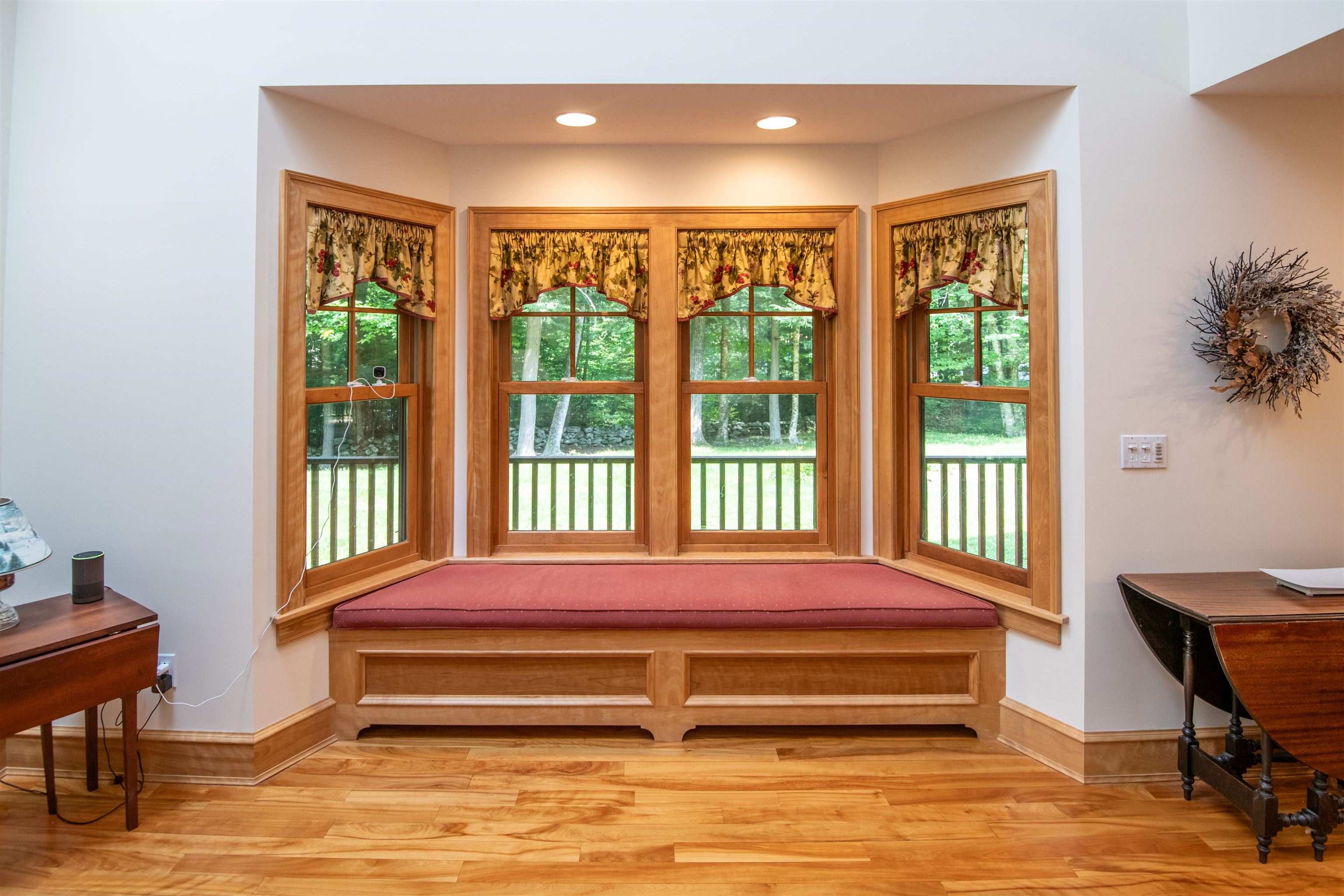 Light Filled Spaces 25780854