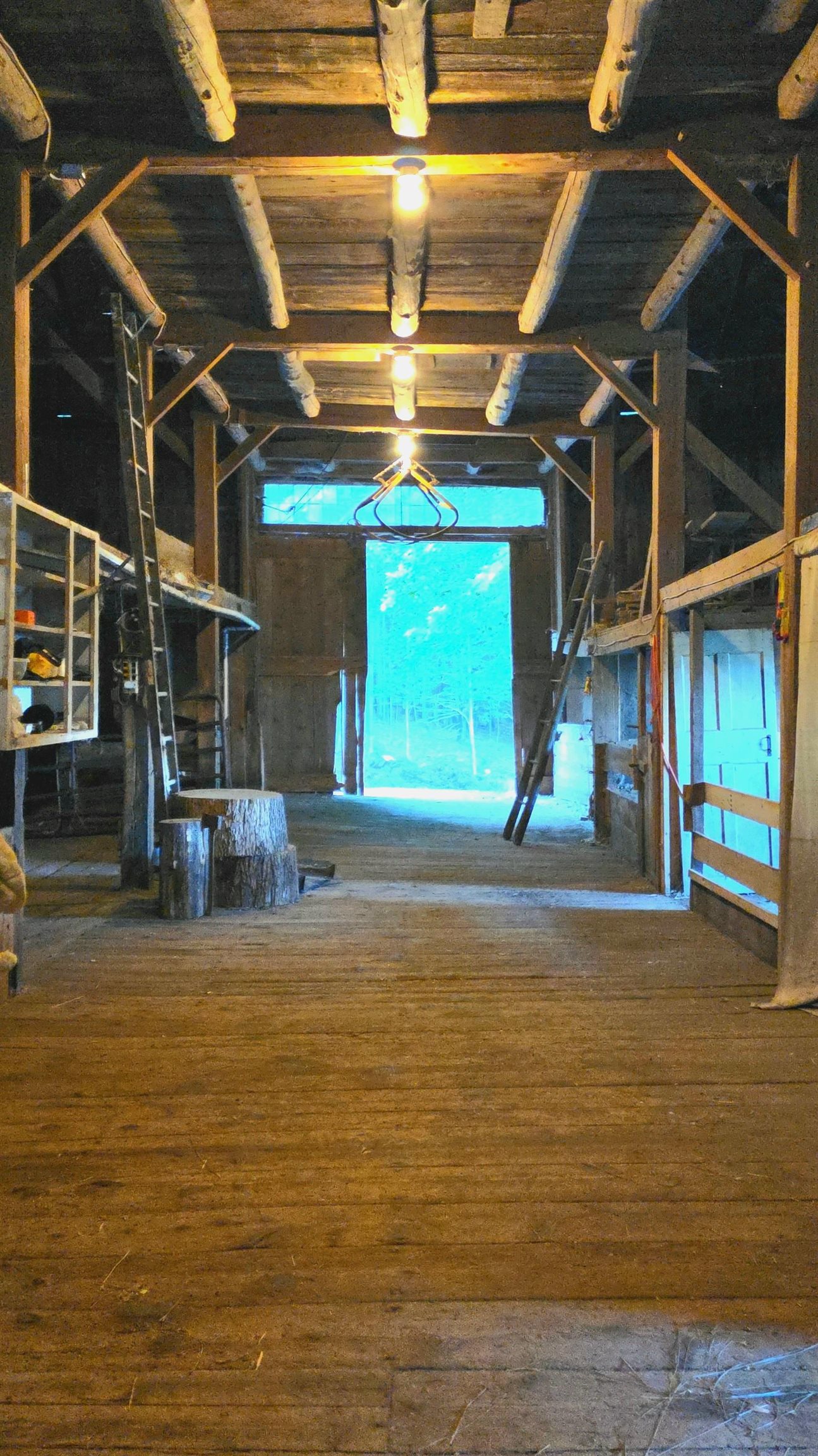 301 Tiffany Hill Rd, Weare, NH 03281-5203