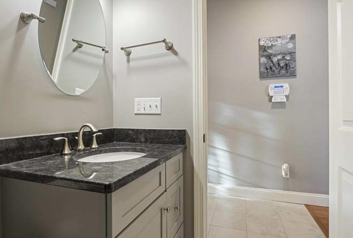 6 Dunstable Cir, Merrimack, NH 03054