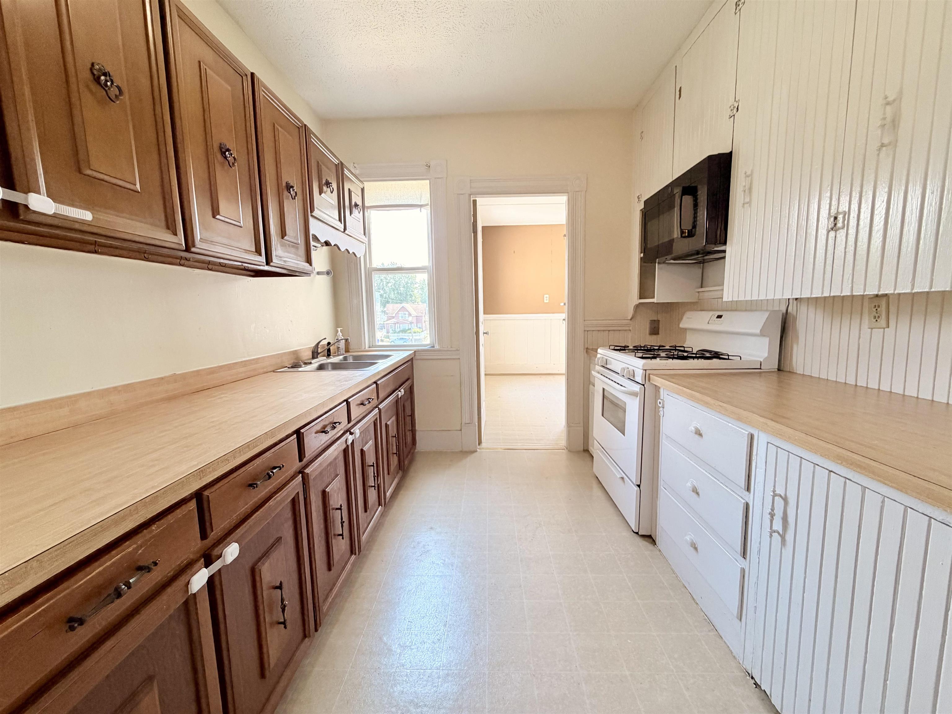 603 Silver St #3R, Manchester, NH 03103