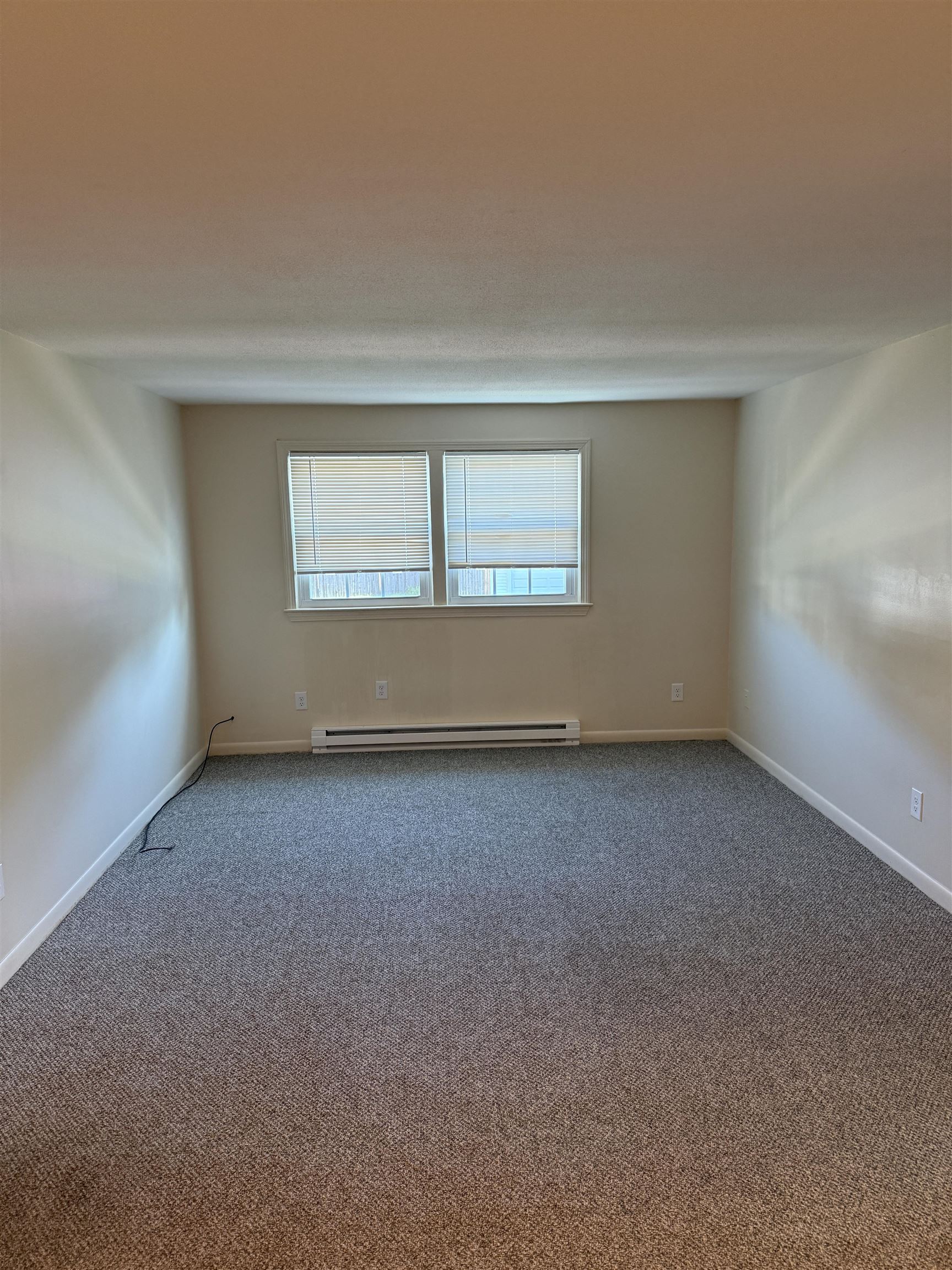 2 Grand Ave, Nashua, NH 03060