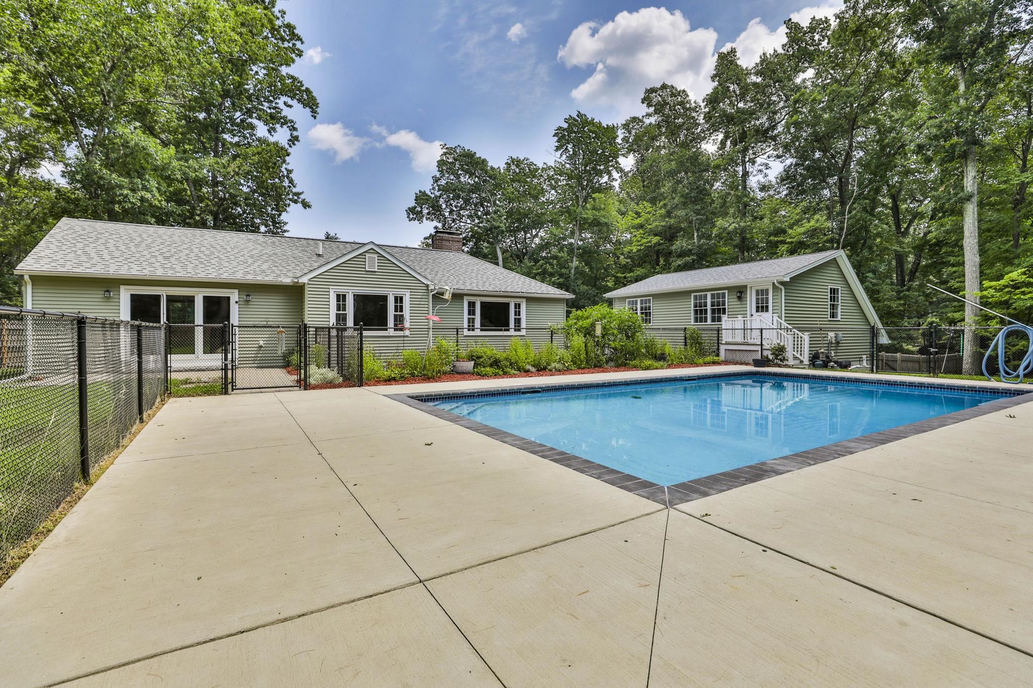 2nd image of 28 Beverlee Dr, Nashua, NH 03064 | MLS# 5100346