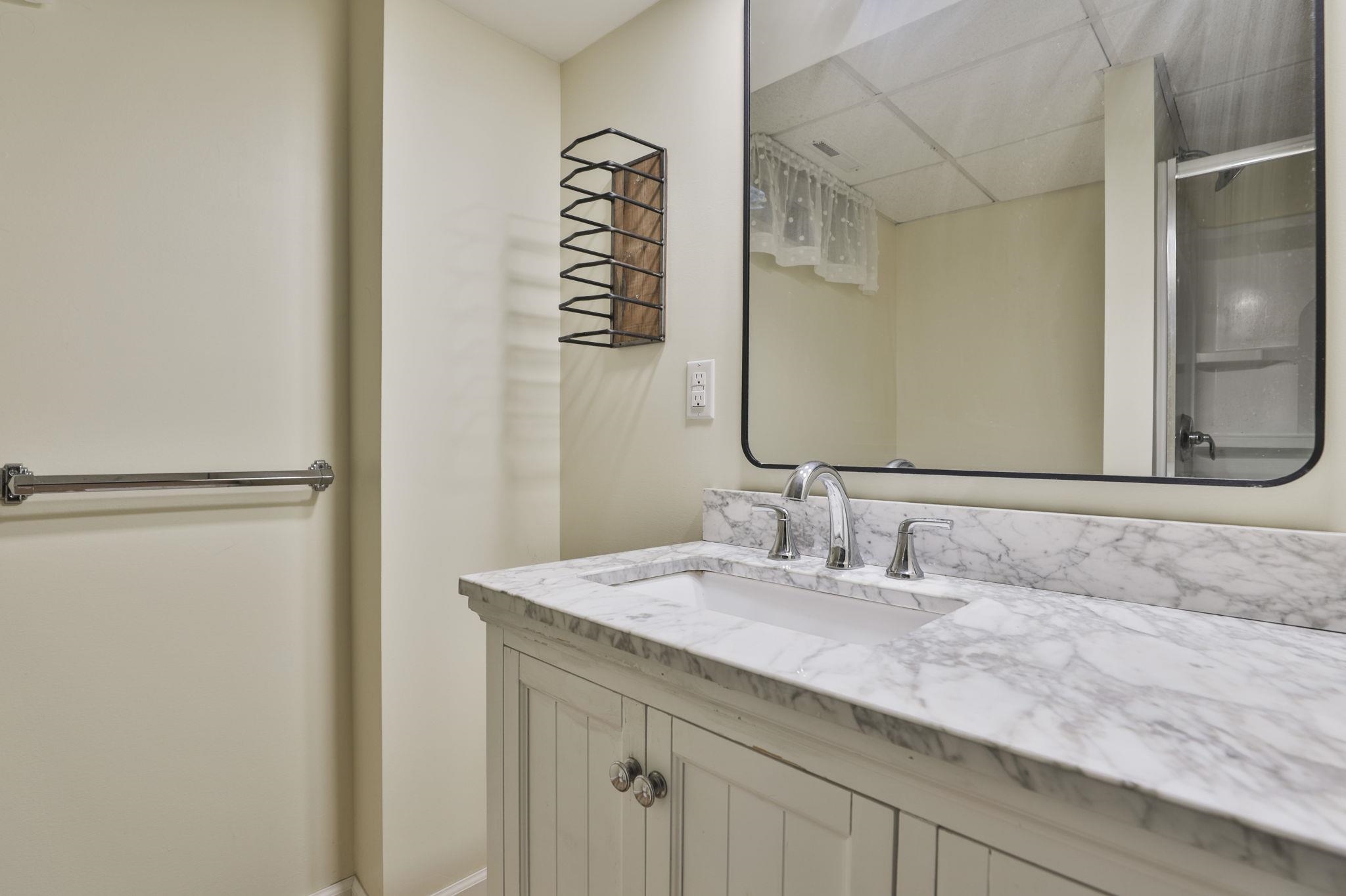 28 Beverlee Dr, Nashua, NH 03064
