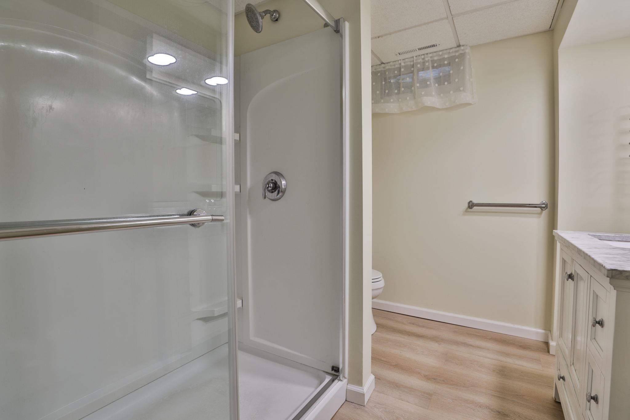 28 Beverlee Dr, Nashua, NH 03064