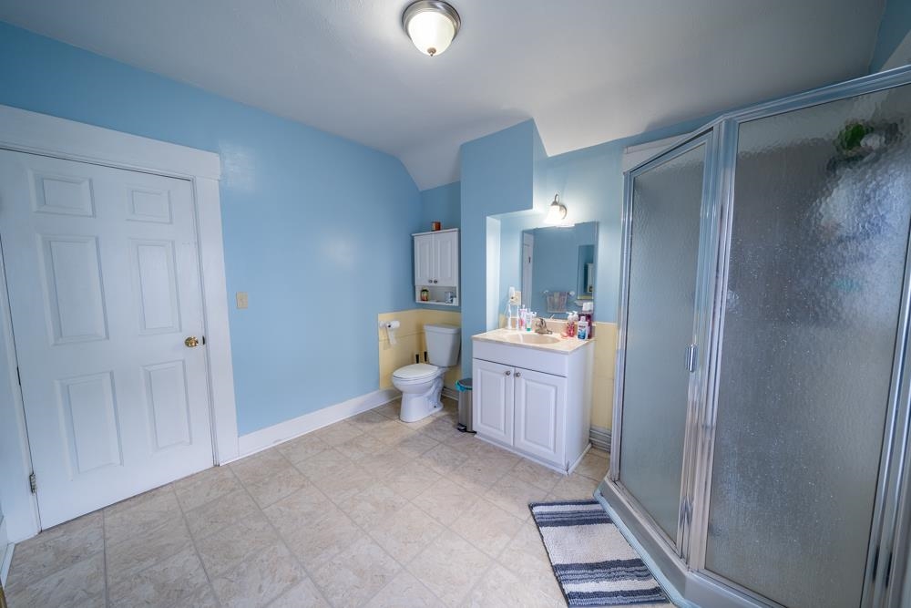 Unit2- Full Bath A