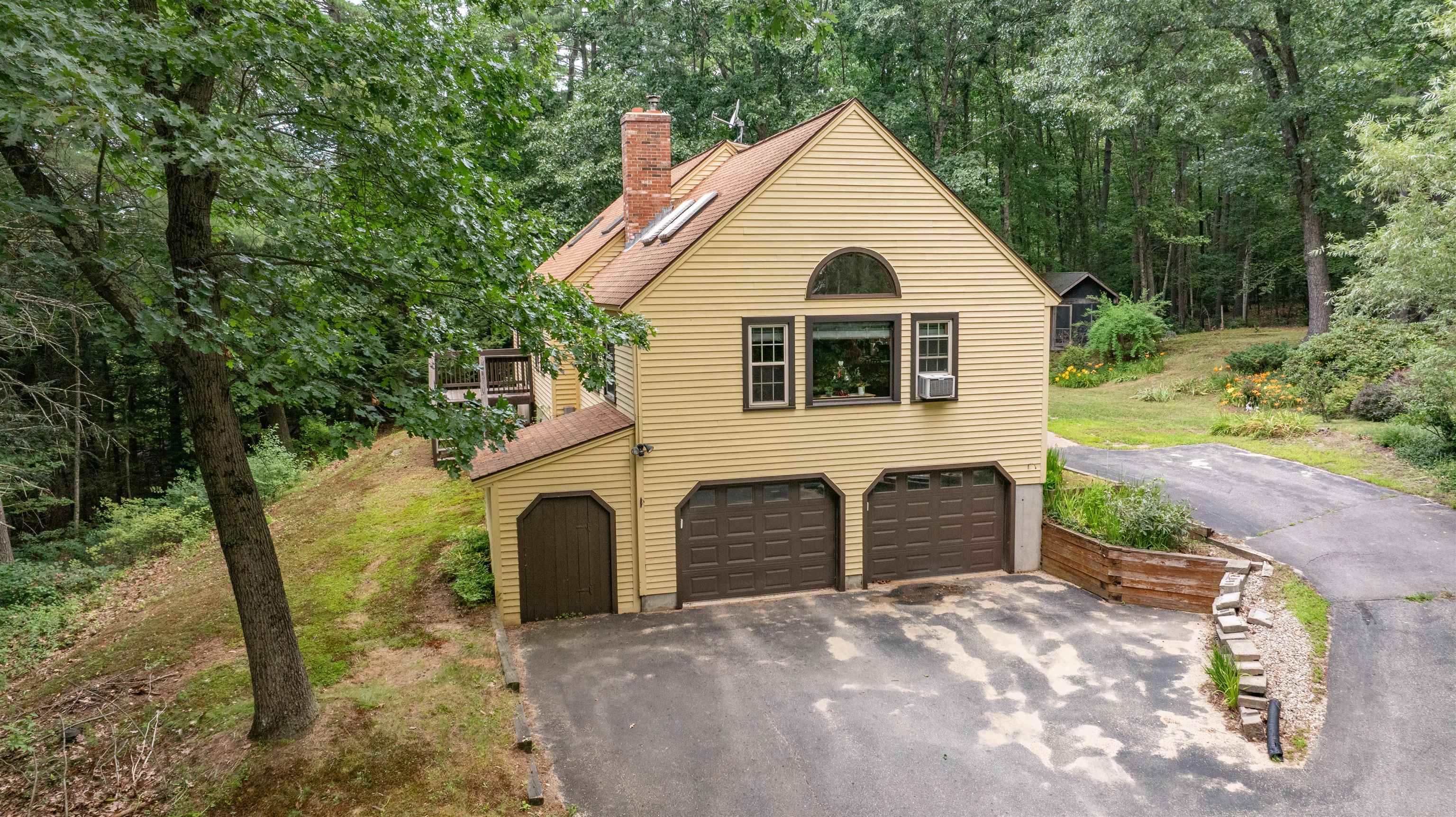 68 Merrimack Rd, Amherst, NH 03031