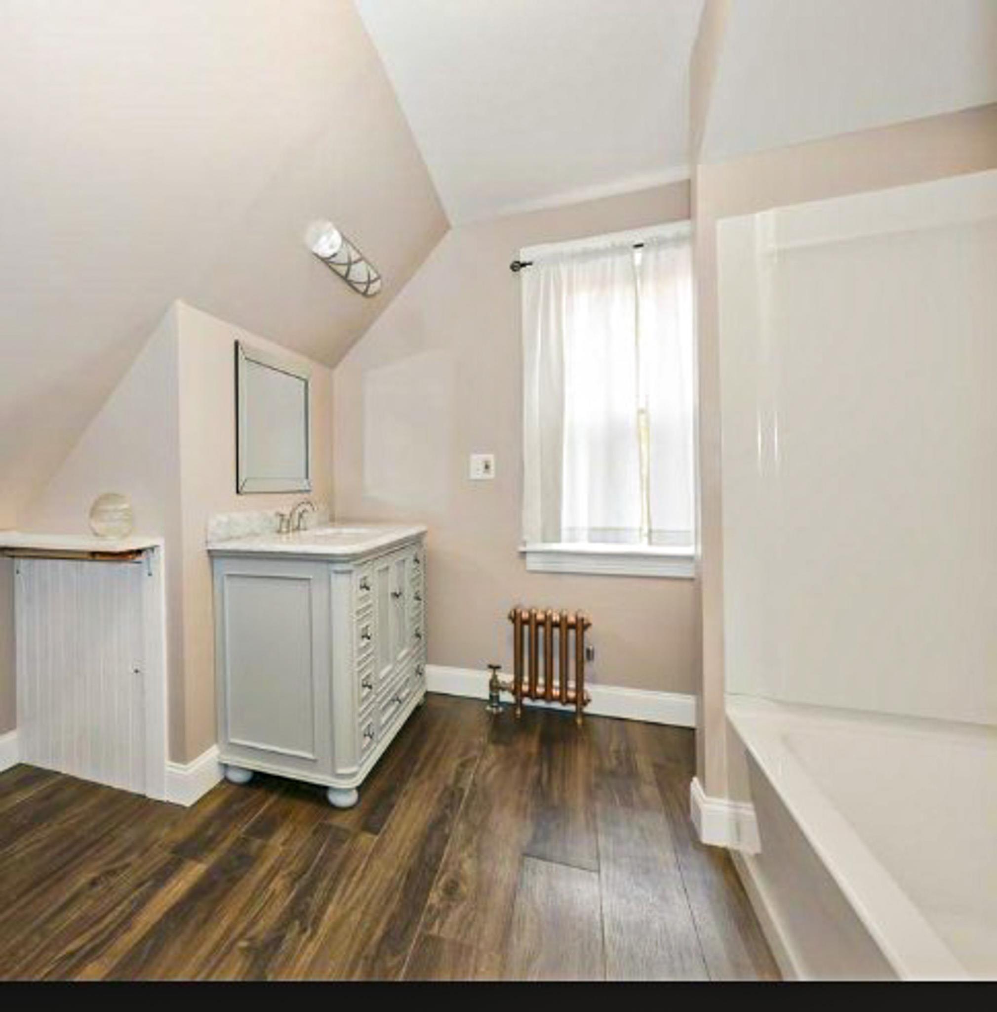 2nd floor full bath-tenants side