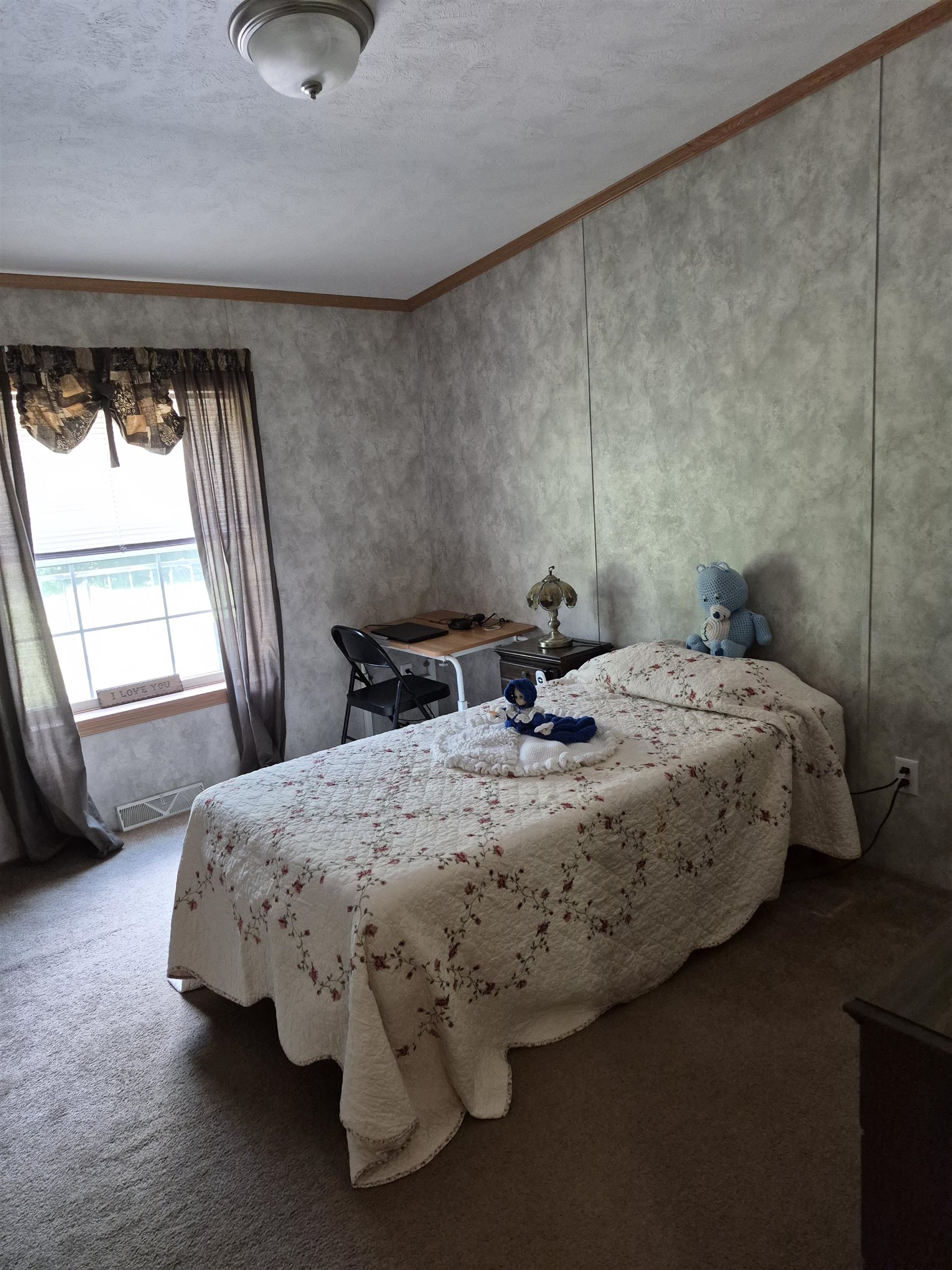 Master Bedroom 25797438