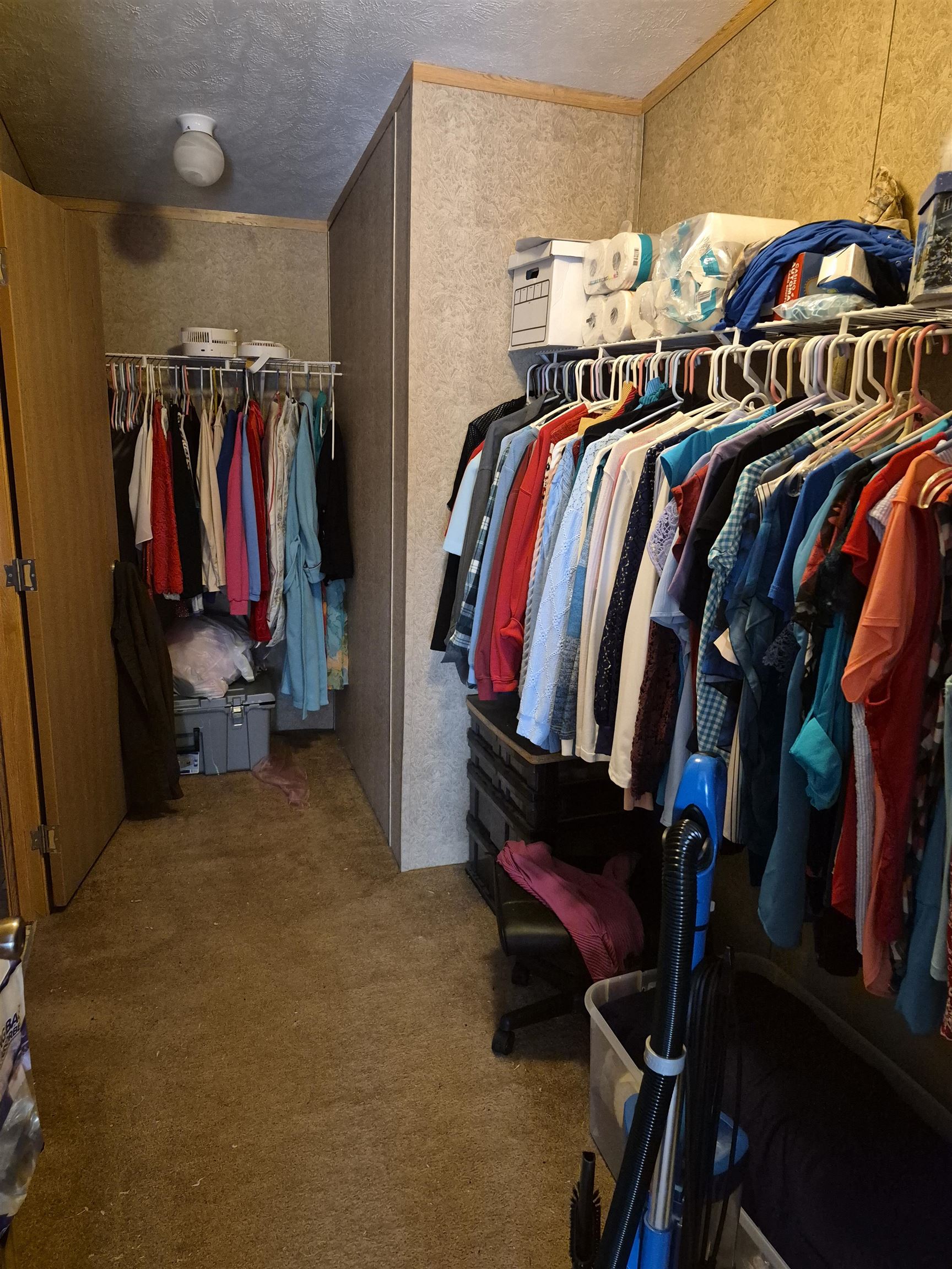 Master Closet 25797439