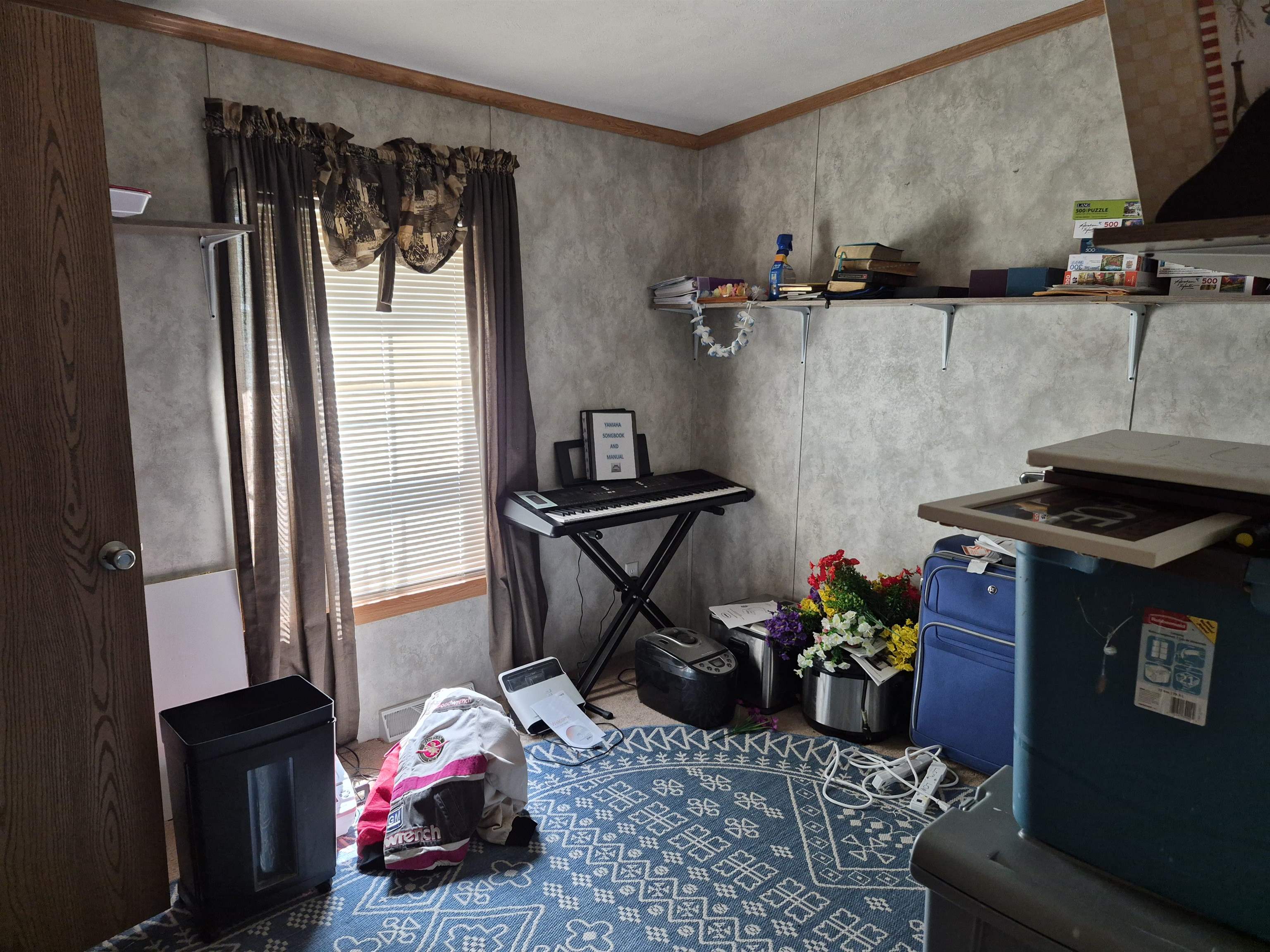 1st Bedroom 25797433