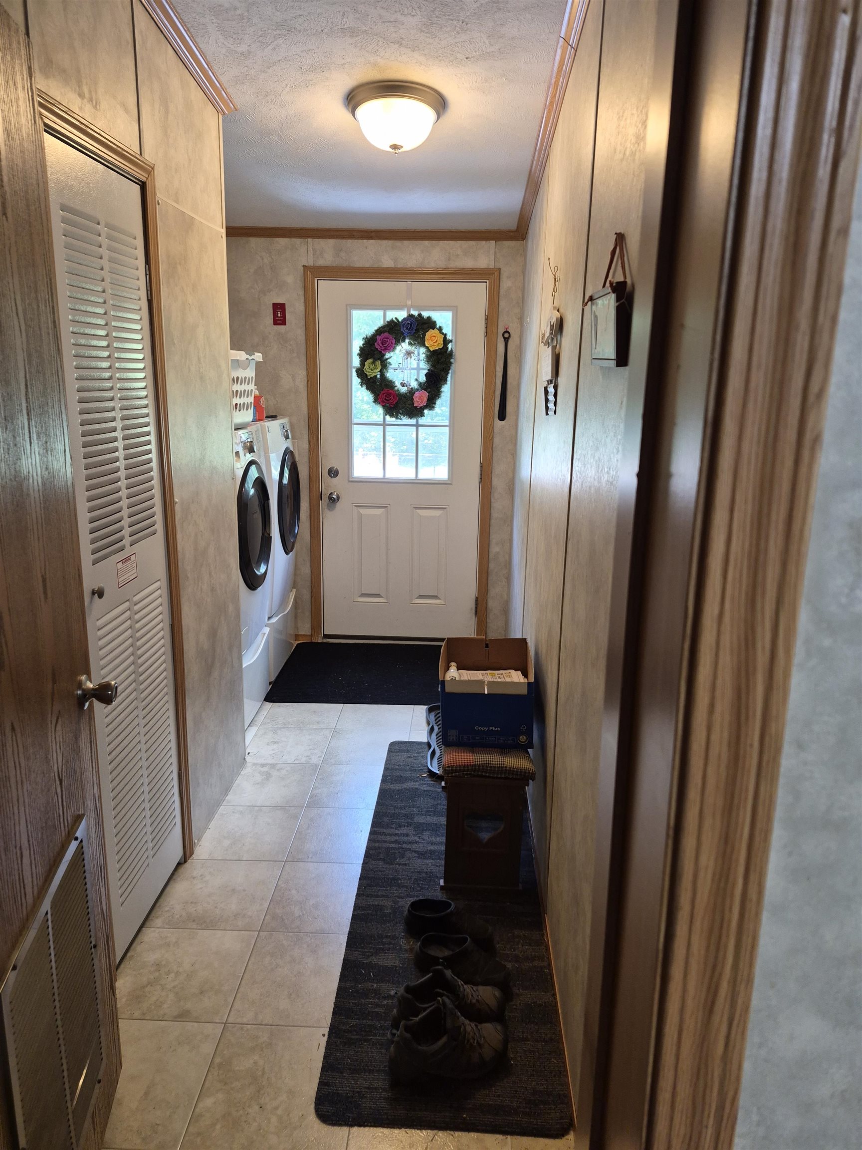 Back Entry with Washer/Dryer 25797434