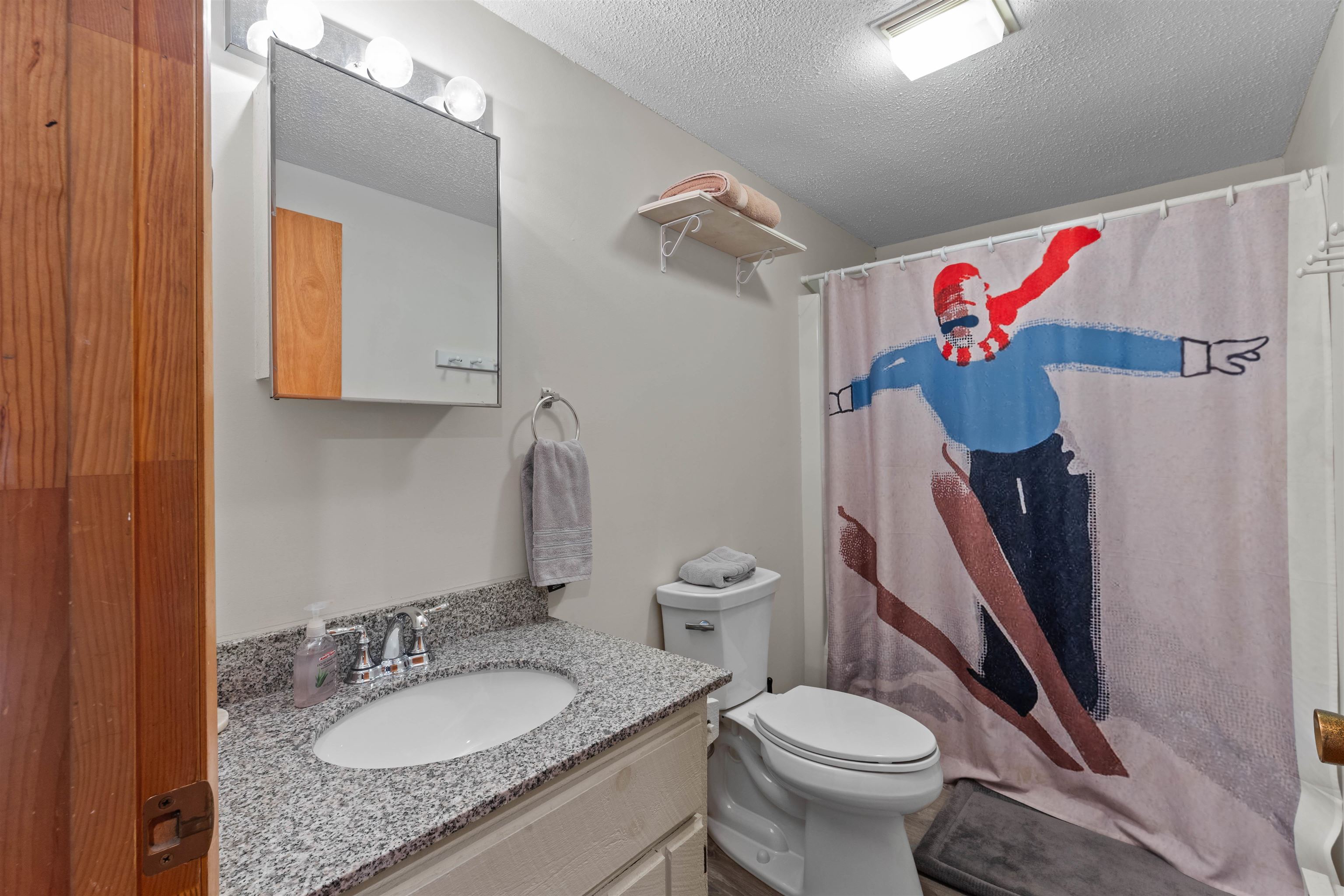 Upstiars Full Bathroom