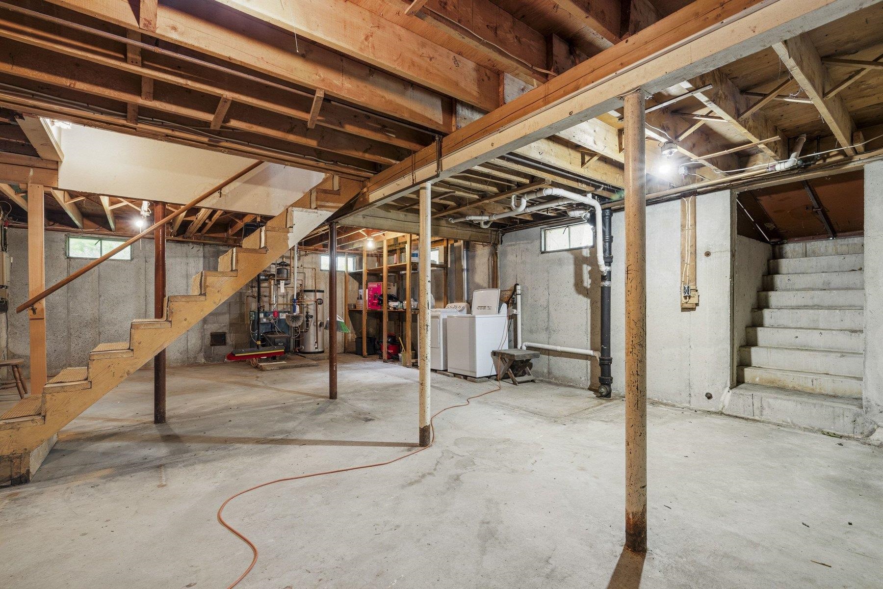 42 Harding Rd, Portsmouth, NH 03801