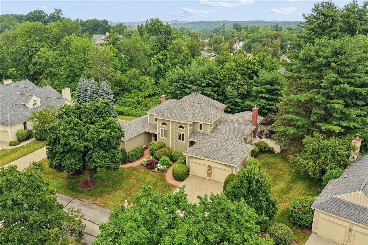 5 Pebble Beach Dr, Bedford, NH 03110