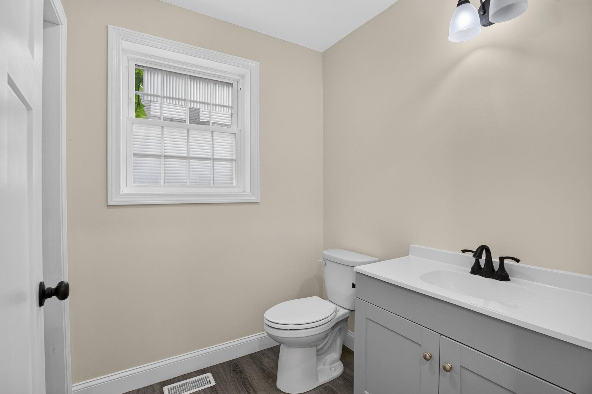 20 Ritter St, Nashua, NH 03060