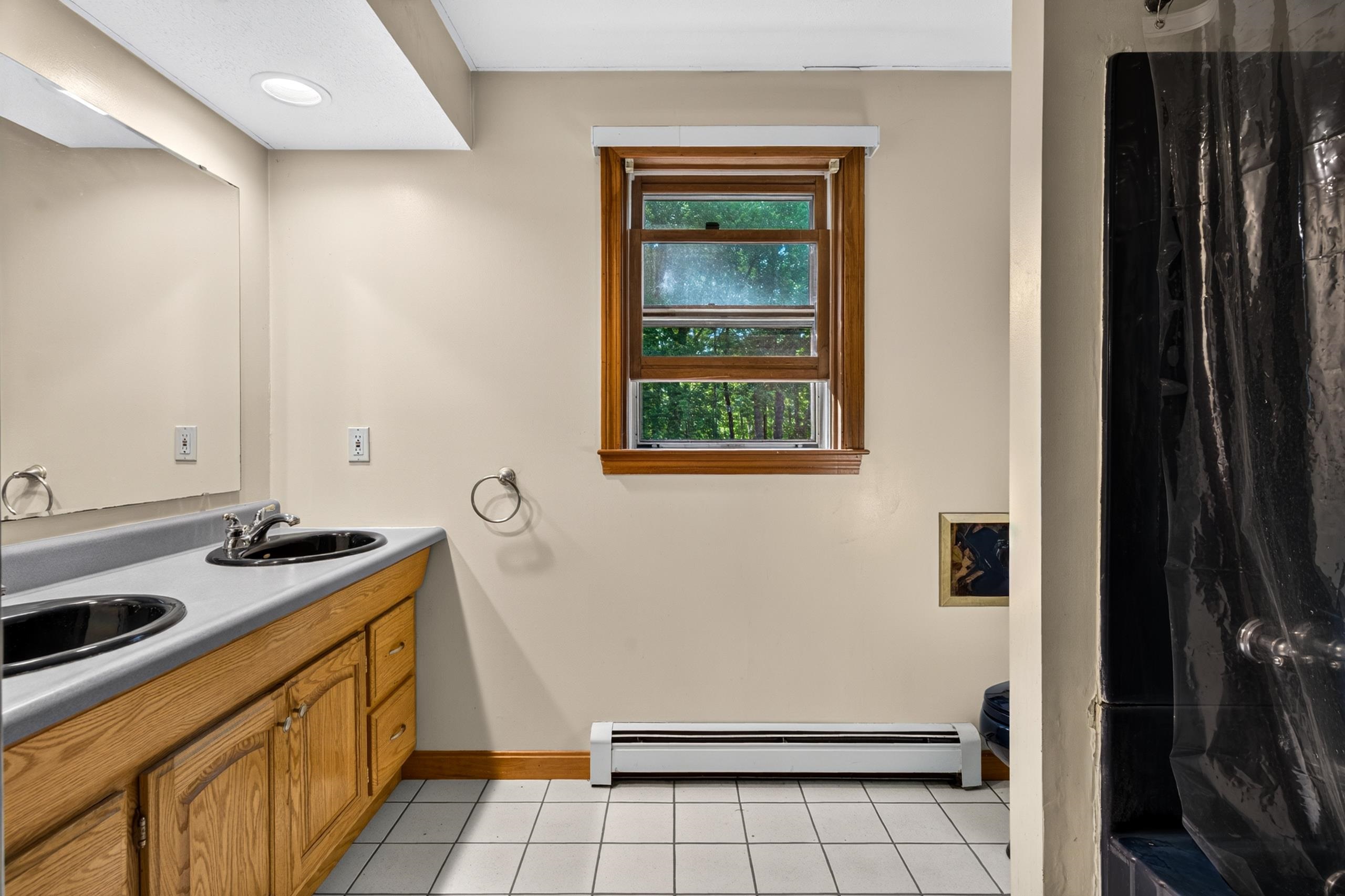 8 Raelynn Dr, Derry, NH 03038