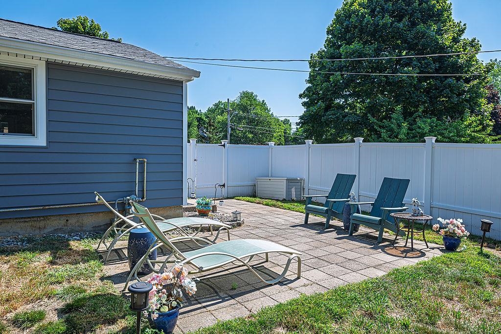 1 Eastmor Ln, Hampton, NH 03842