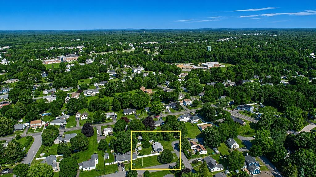 1 Eastmor Ln, Hampton, NH 03842
