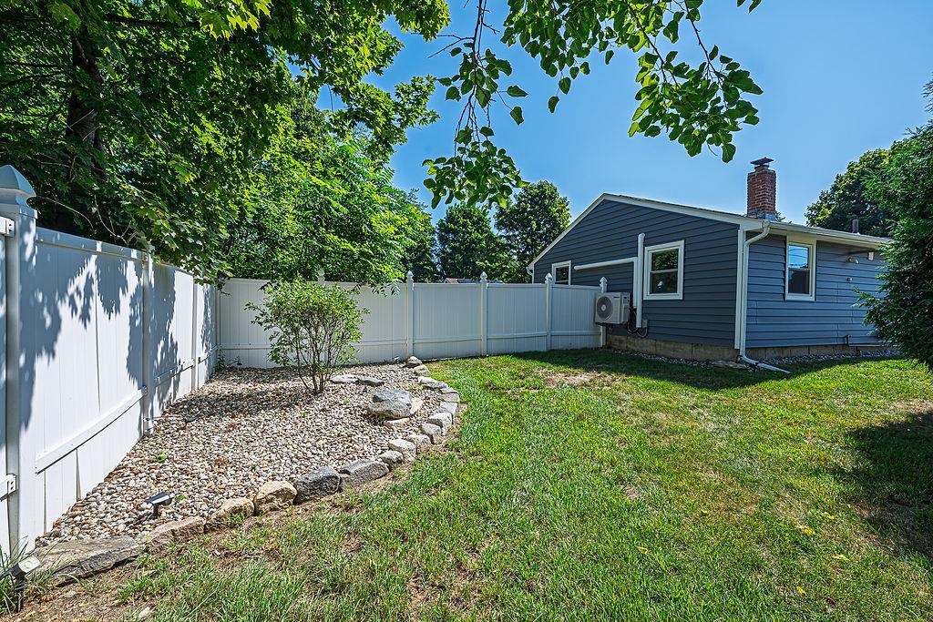 1 Eastmor Ln, Hampton, NH 03842
