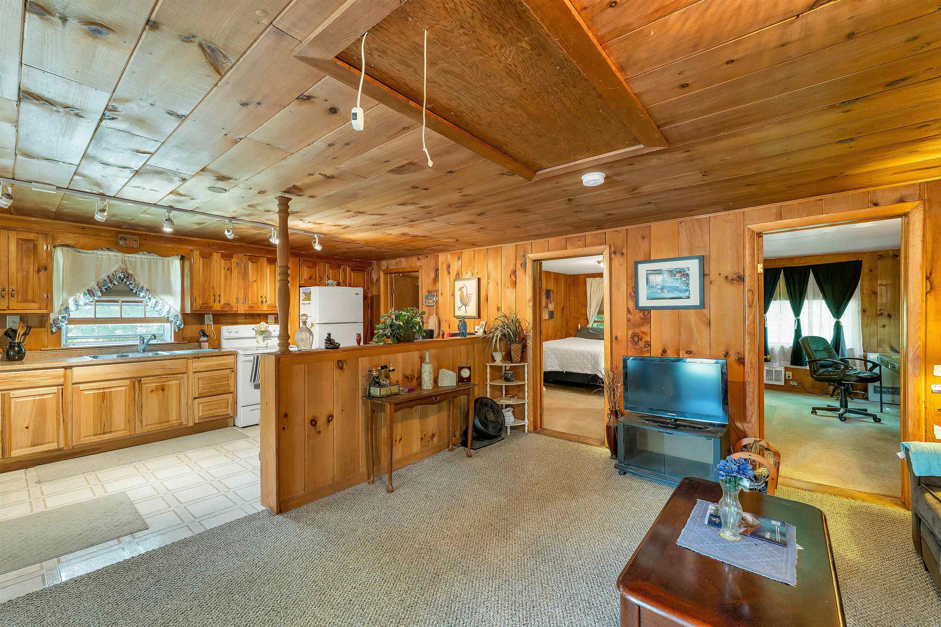 25 South Mayhew Turnpike, Hebron, NH 03241