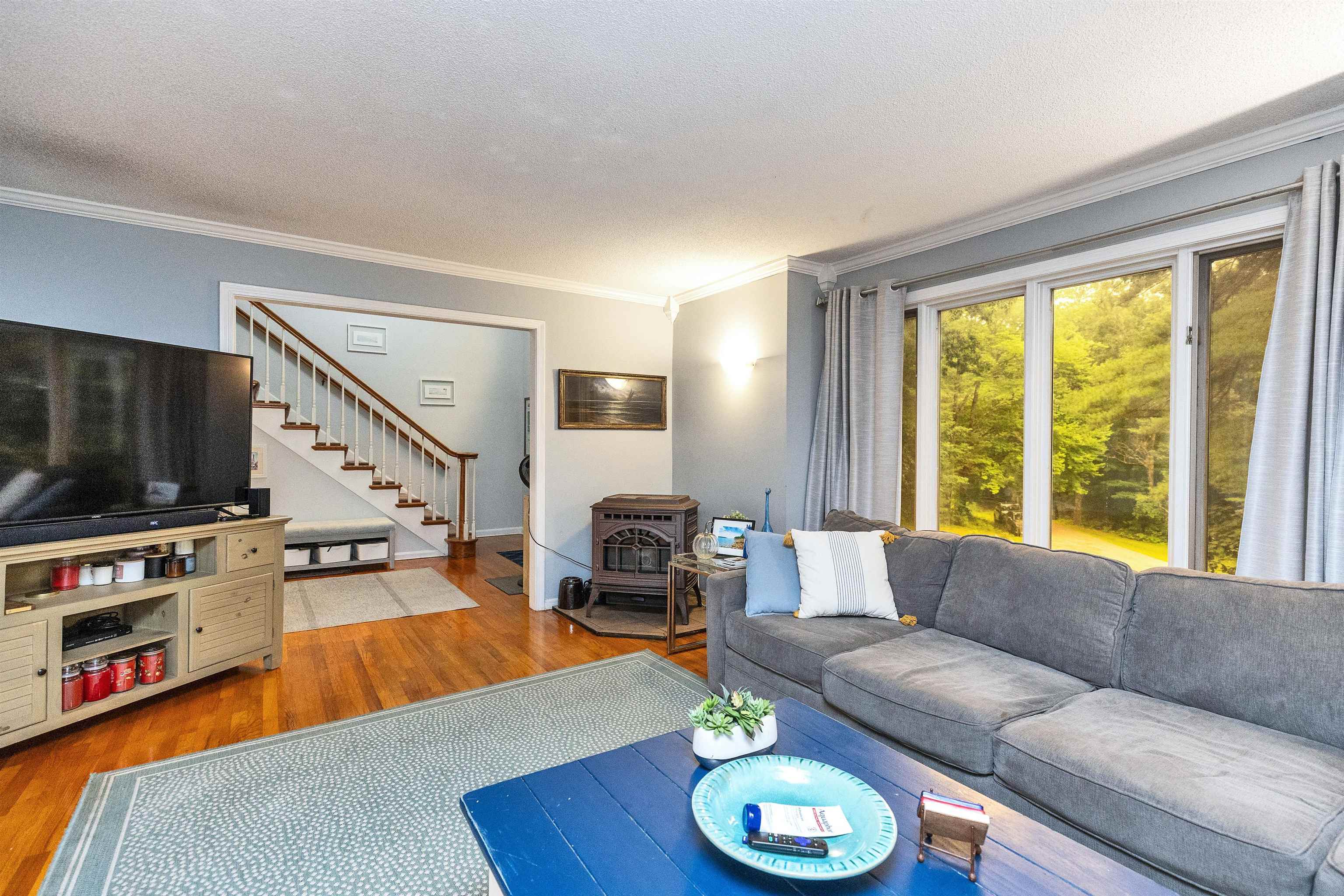74 Spring Rd, Amherst, NH 03031